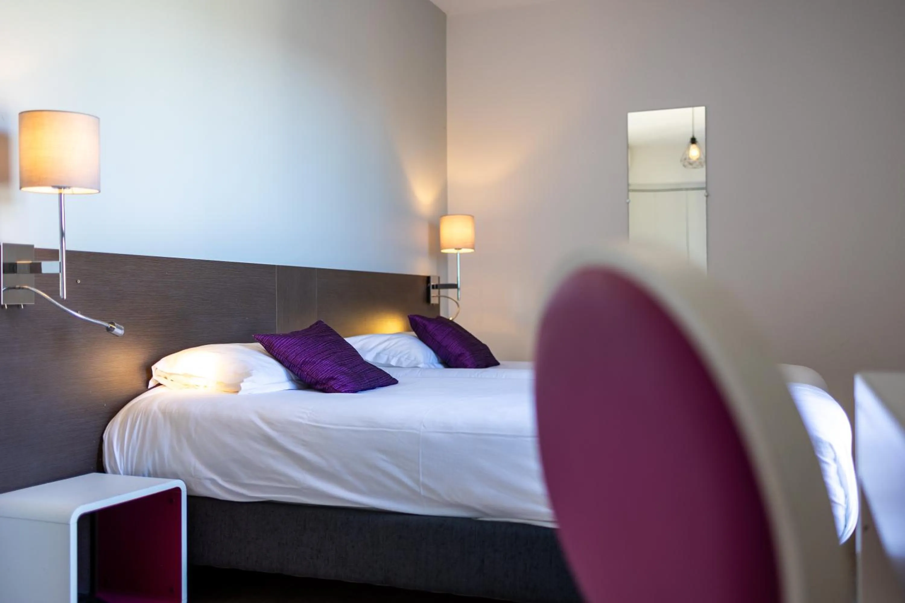 Bed in Logis Hotel Perla Riviera & Restaurant