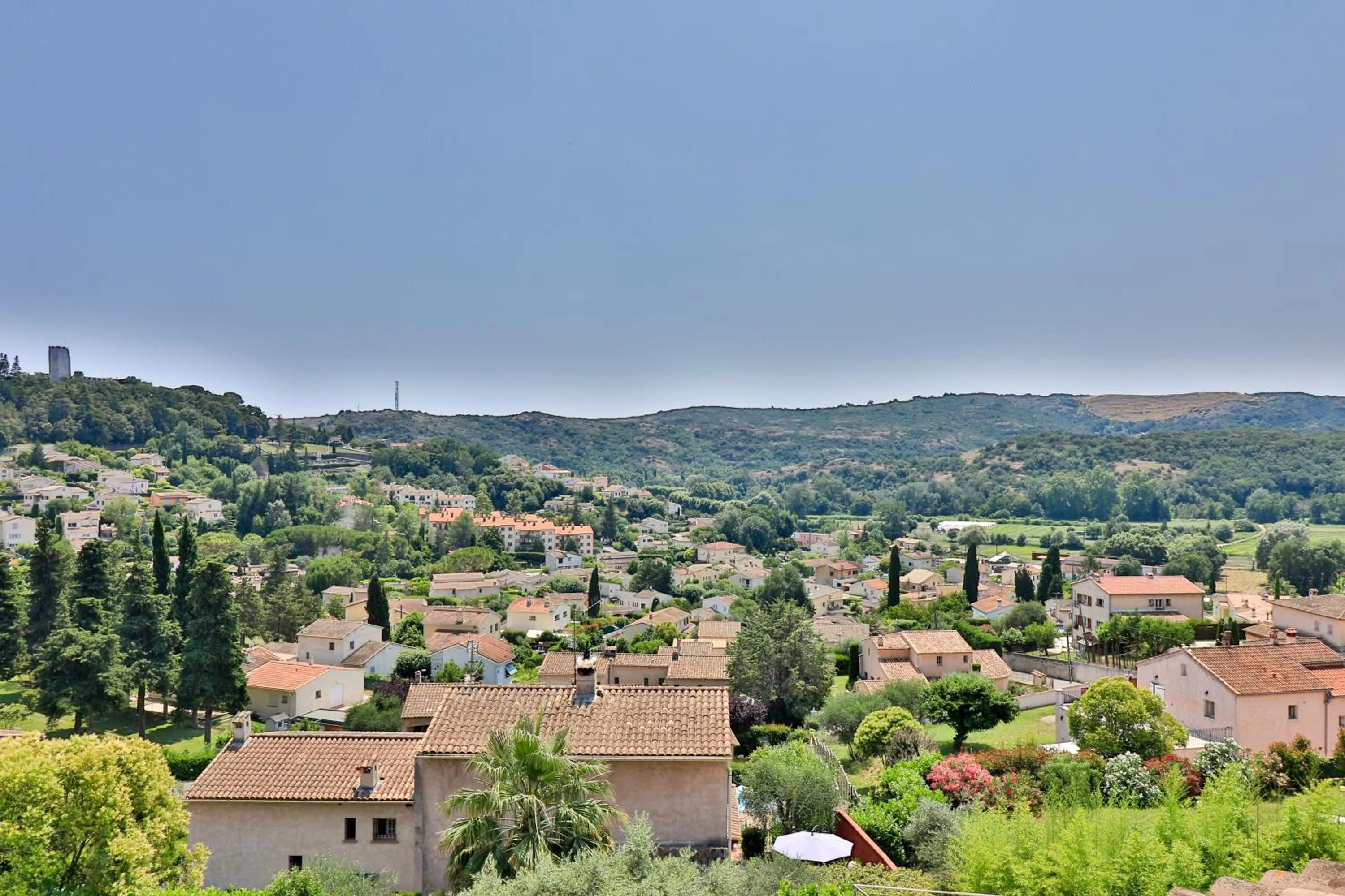 Neighbourhood in Logis Hotel Perla Riviera & Restaurant