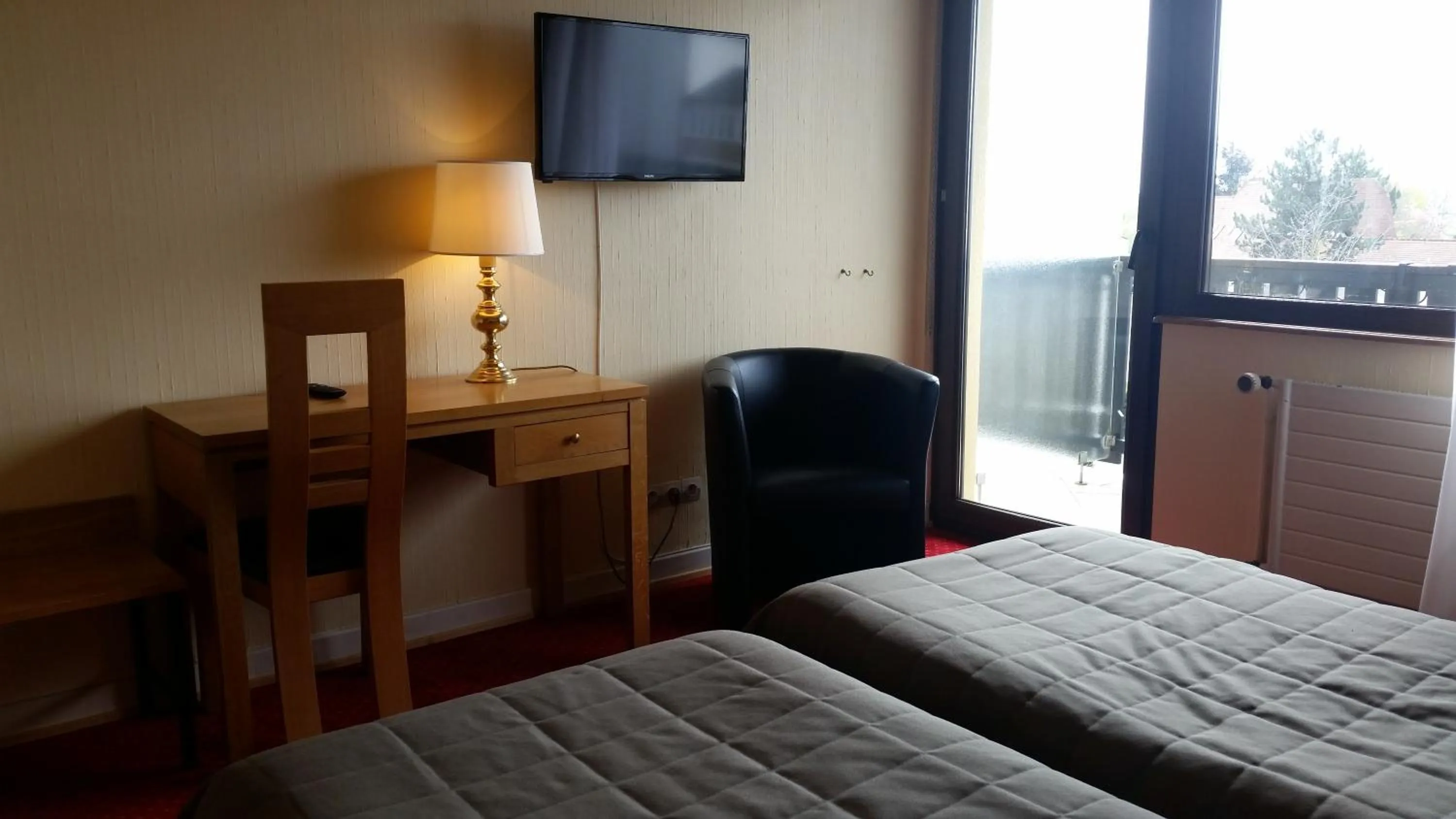 Photo of the whole room, Bed in Hostellerie Reeb