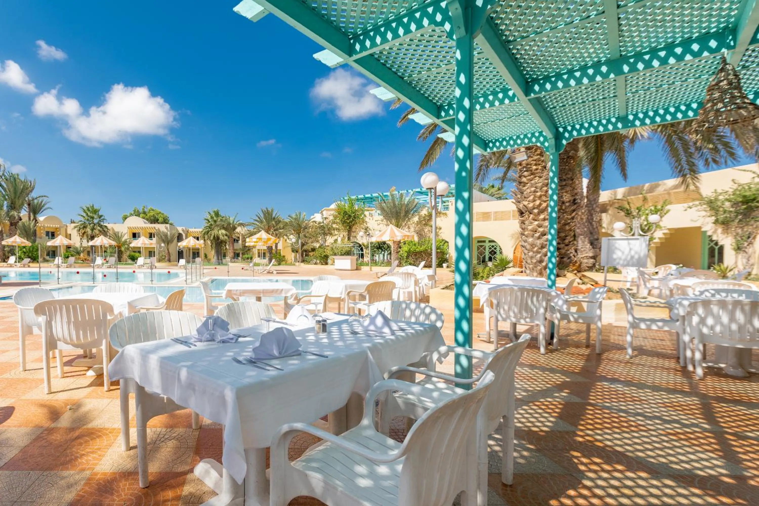 Restaurant/places to eat in Hotel Venice Beach- Families and Couples Only