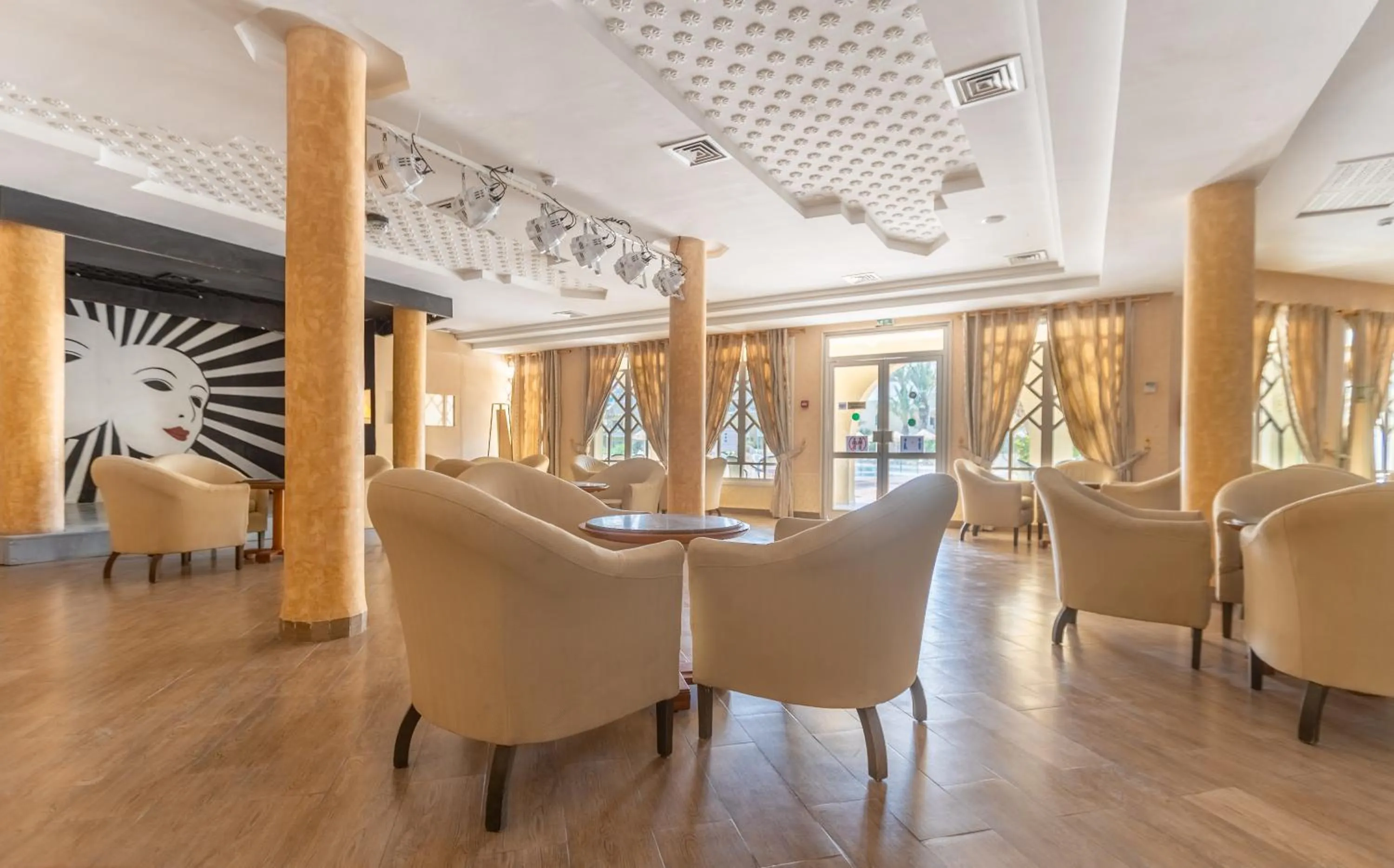 Seating area in Hotel Venice Beach- Families and Couples Only