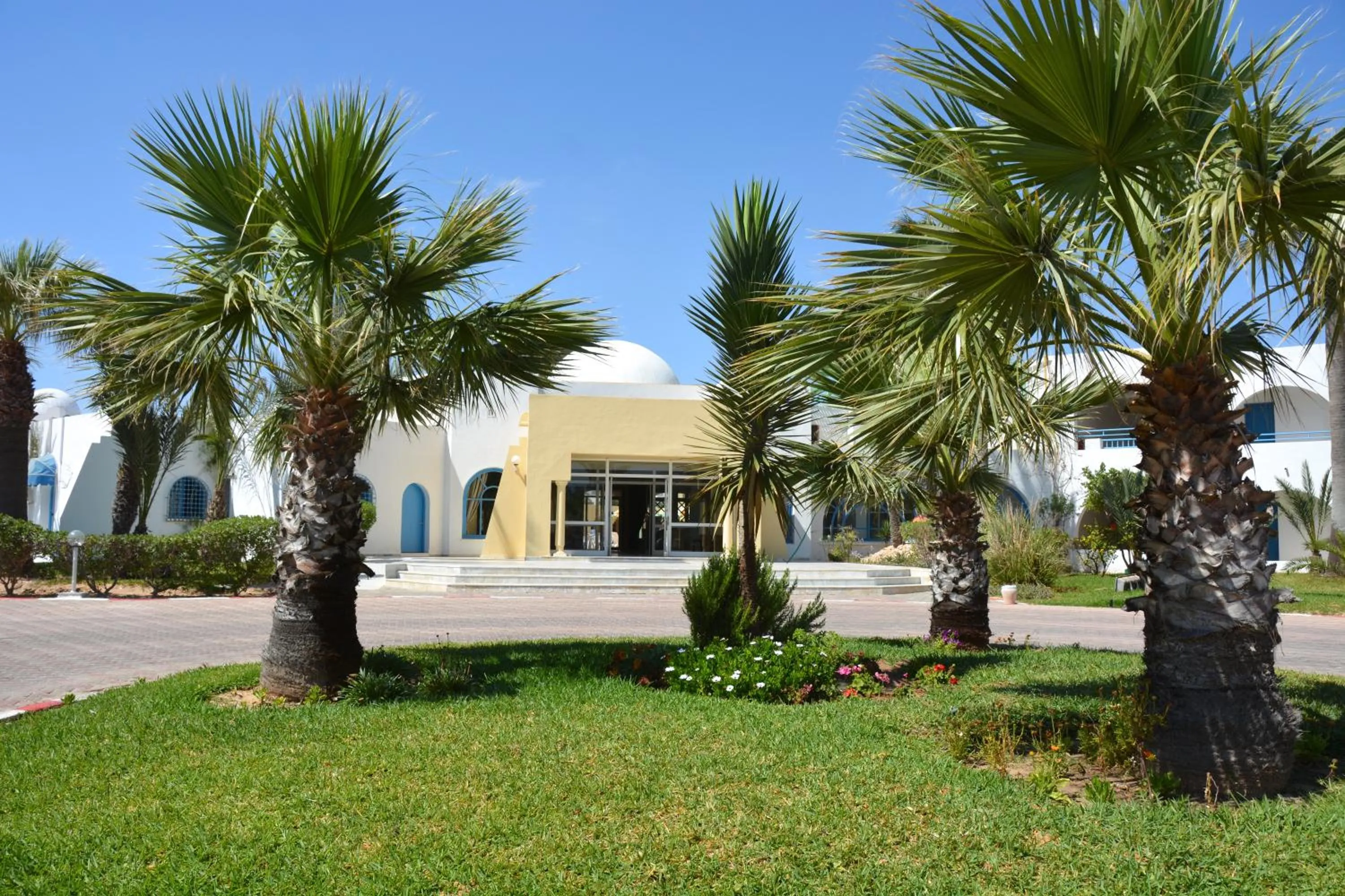 Property building in Hotel Venice Beach- Families and Couples Only