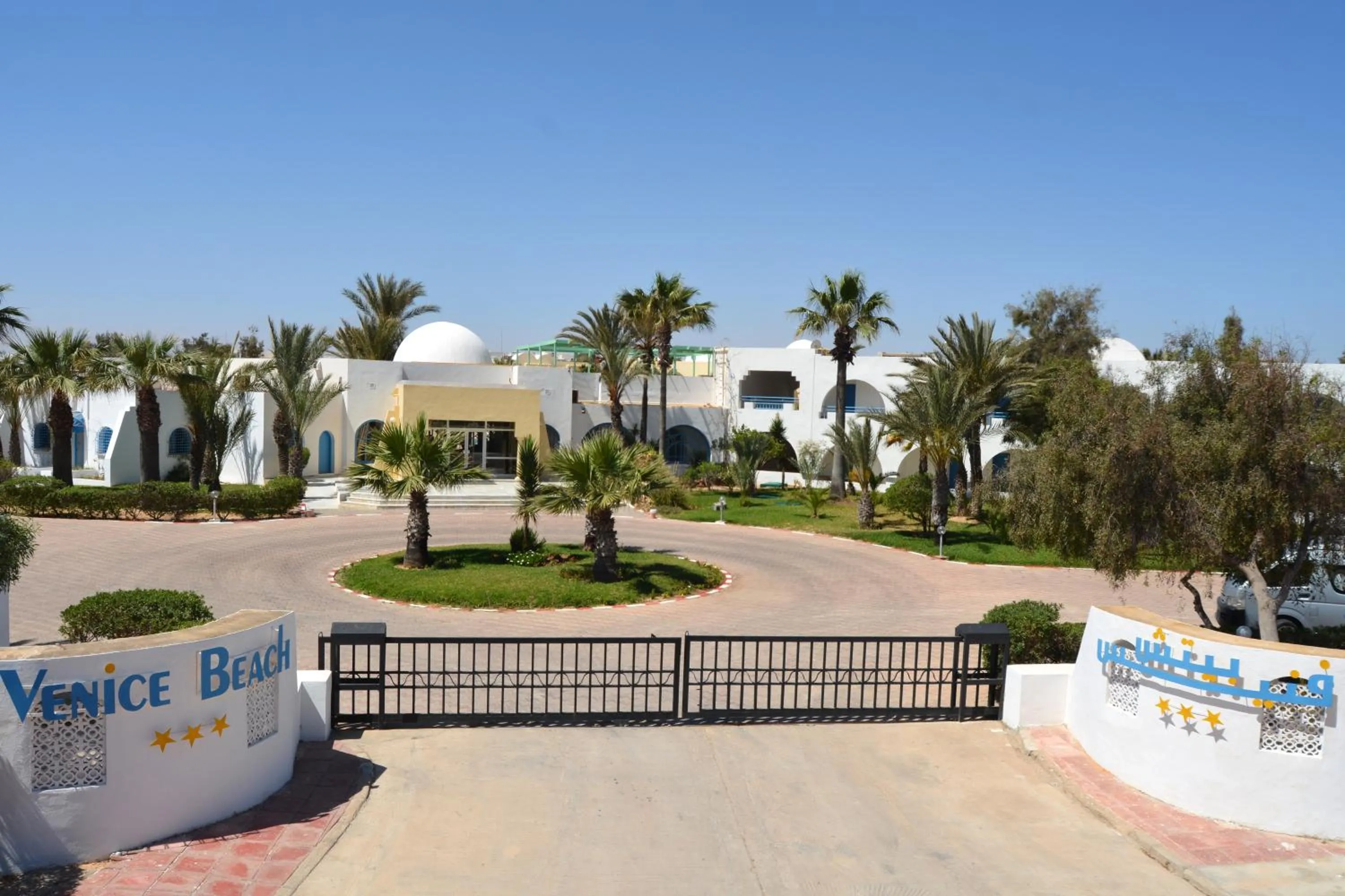 Facade/entrance in Hotel Venice Beach- Families and Couples Only