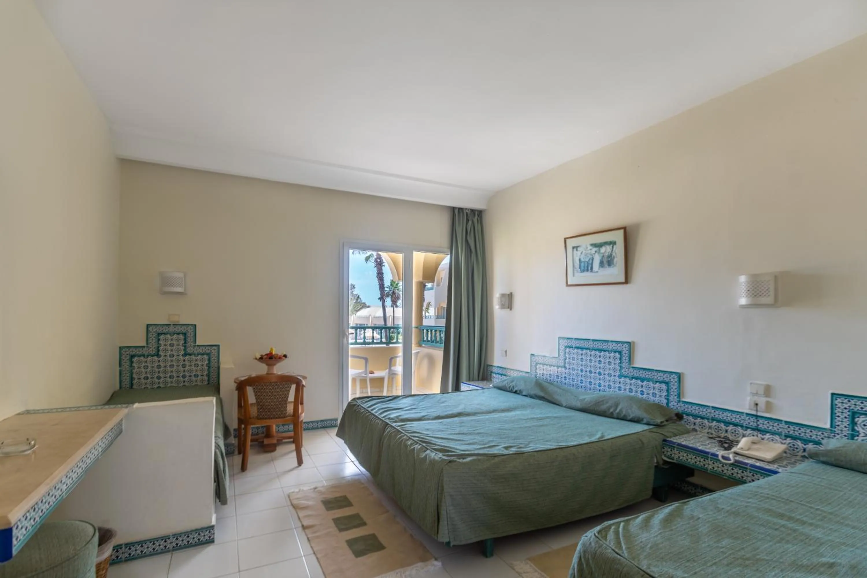 Bedroom, Bed in Hotel Venice Beach- Families and Couples Only