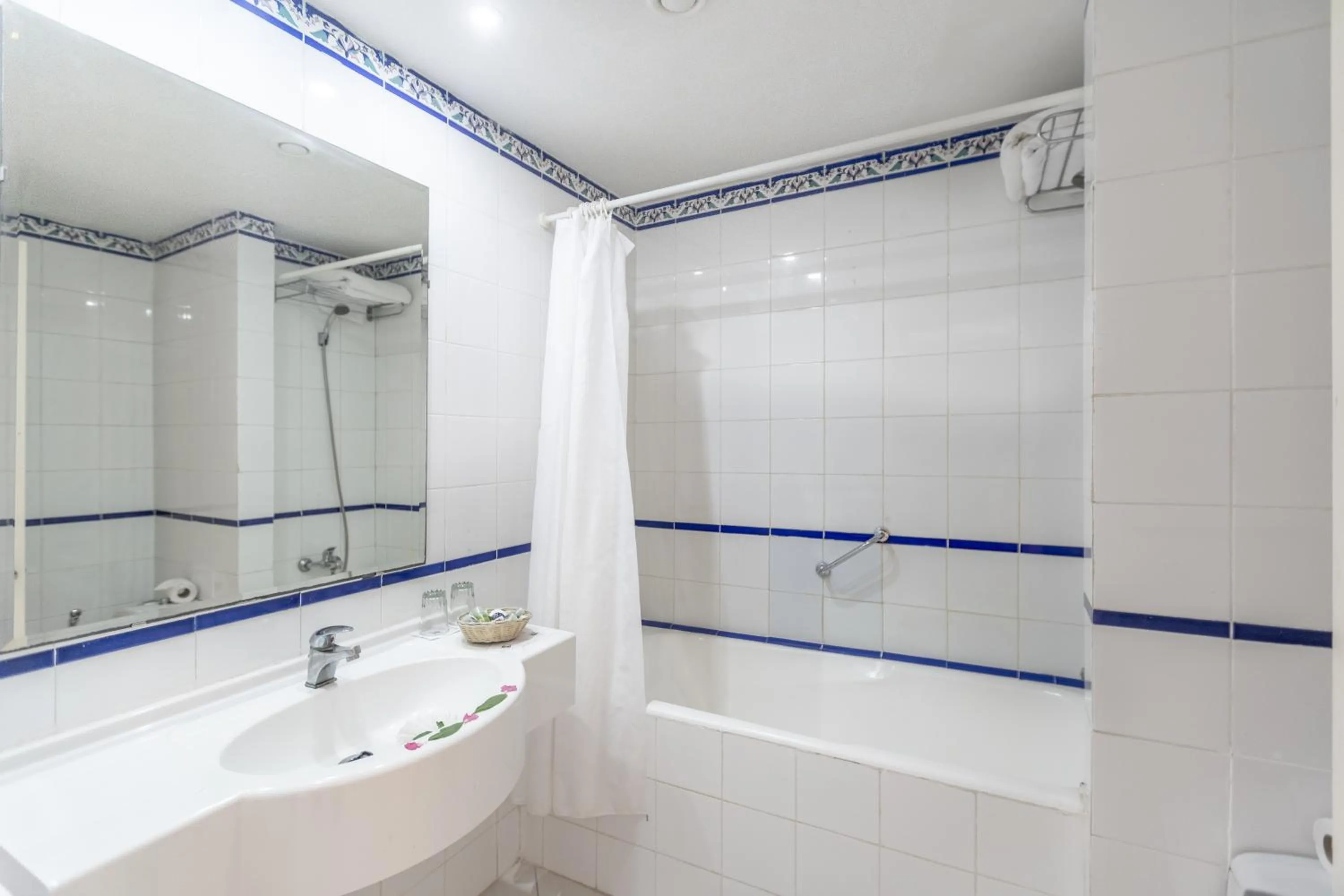 Bathroom in Hotel Venice Beach- Families and Couples Only