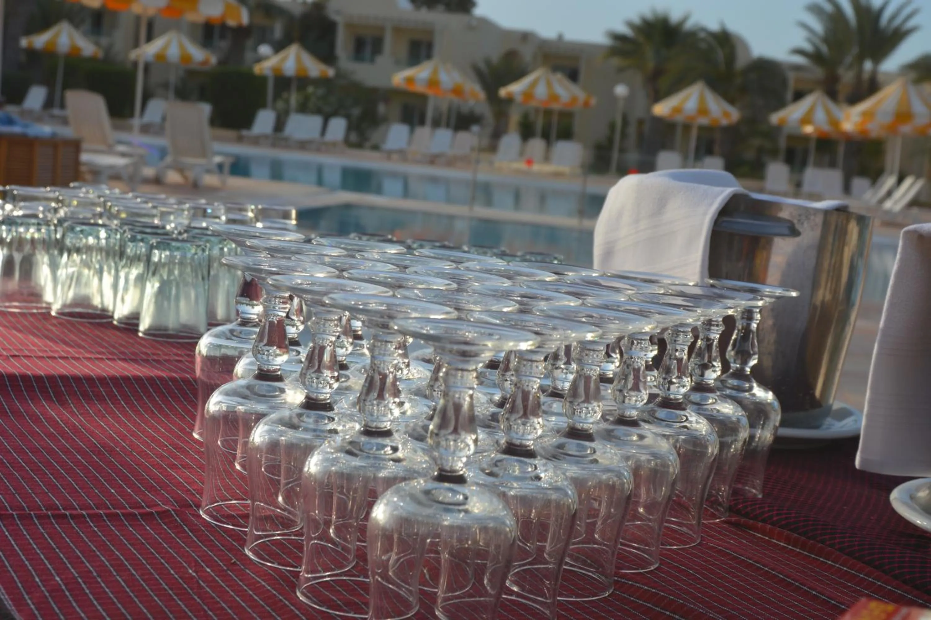 Restaurant/places to eat in Hotel Venice Beach- Families and Couples Only