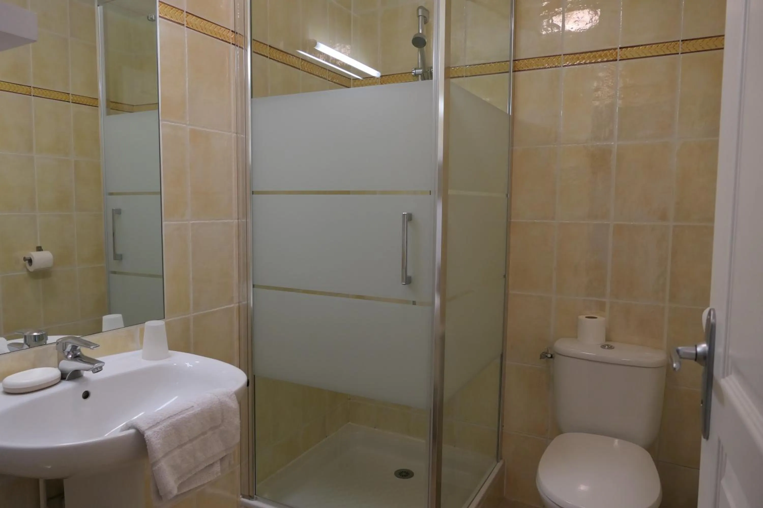 Bathroom in Hotel Kapa Gorry