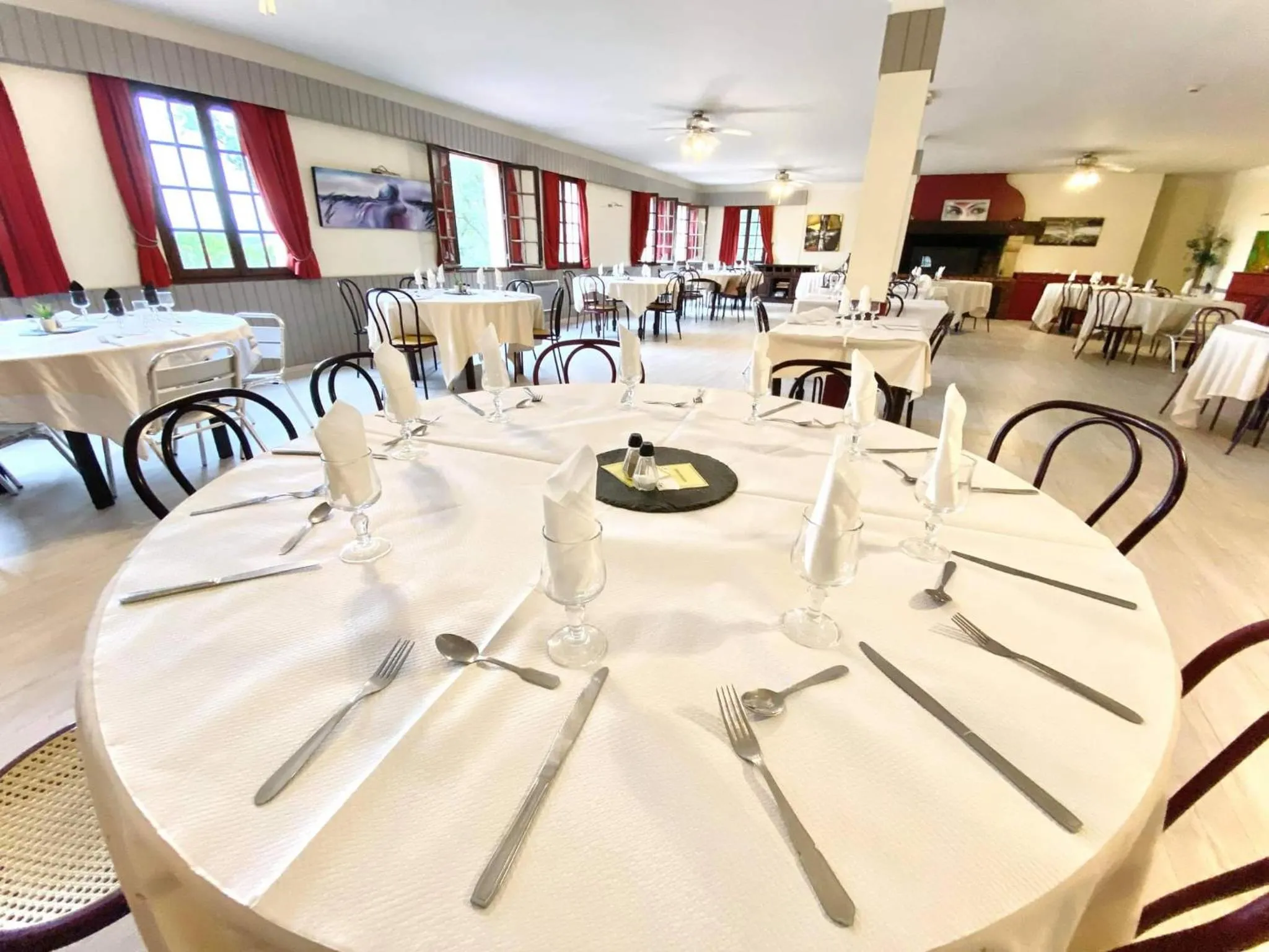 Restaurant/places to eat in ULVF Les Residences du Colombier