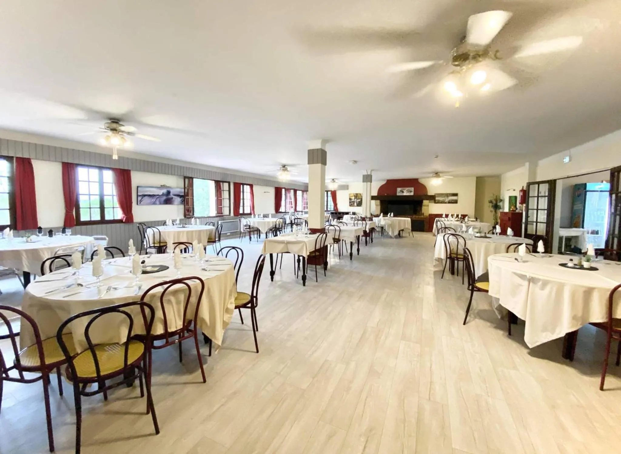Restaurant/places to eat in ULVF Les Residences du Colombier
