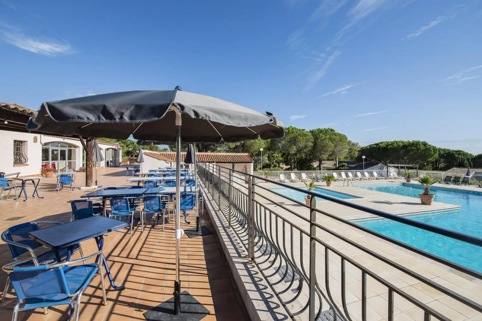 Restaurant/places to eat in ULVF Les Residences du Colombier