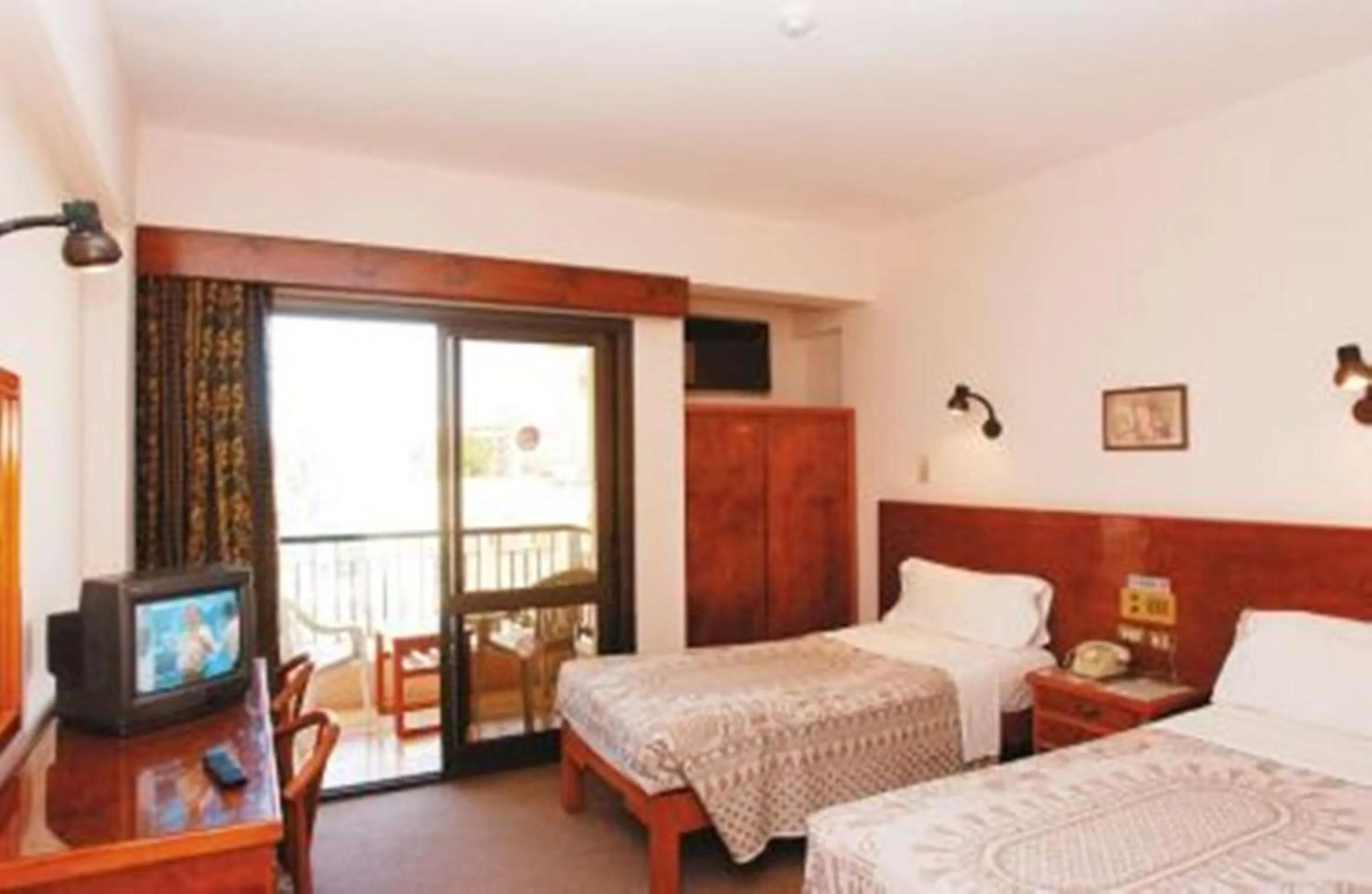 Photo of the whole room, Bed in St.Joseph Hotel