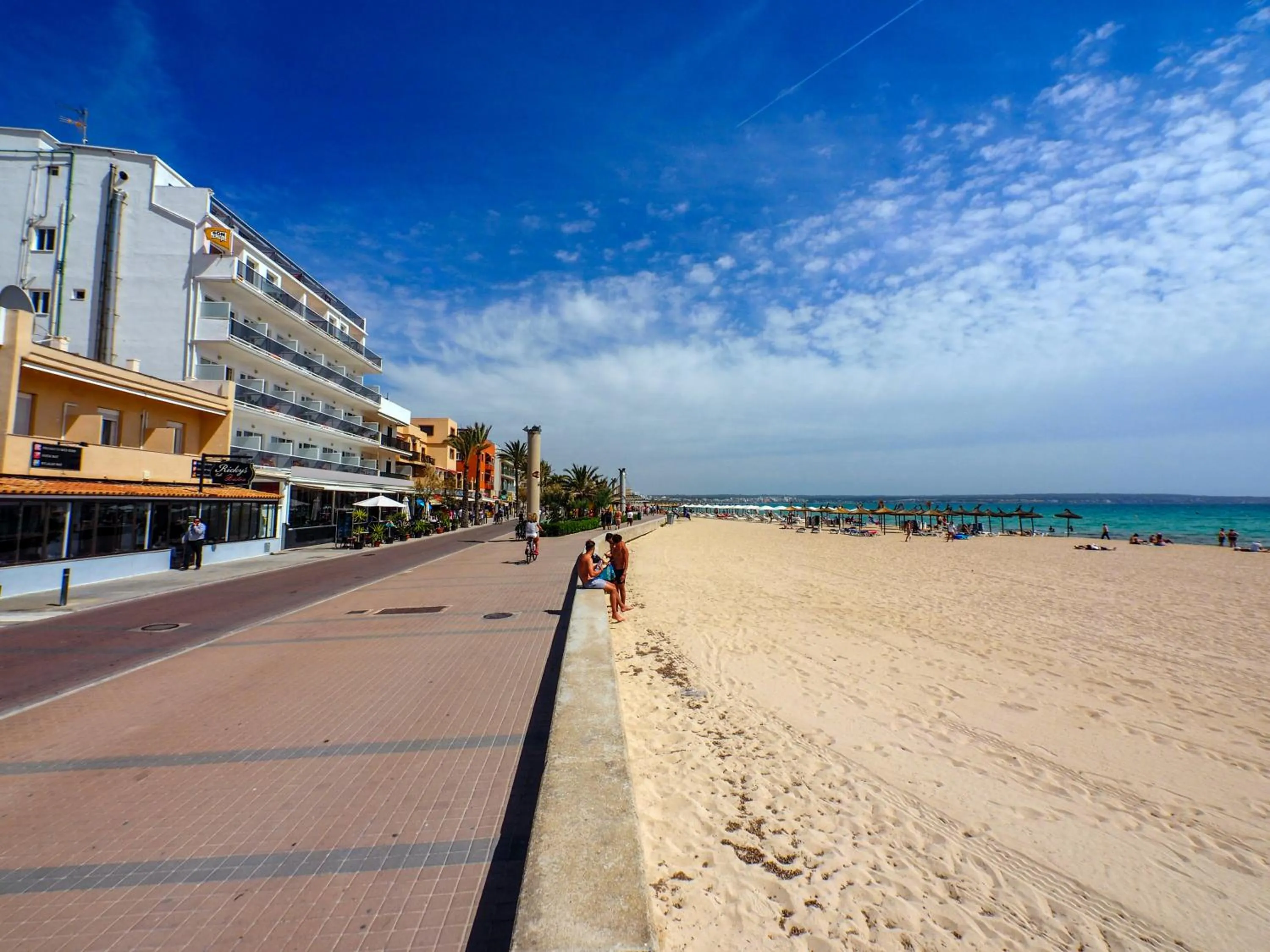 Facade/entrance in Sauló by Puro