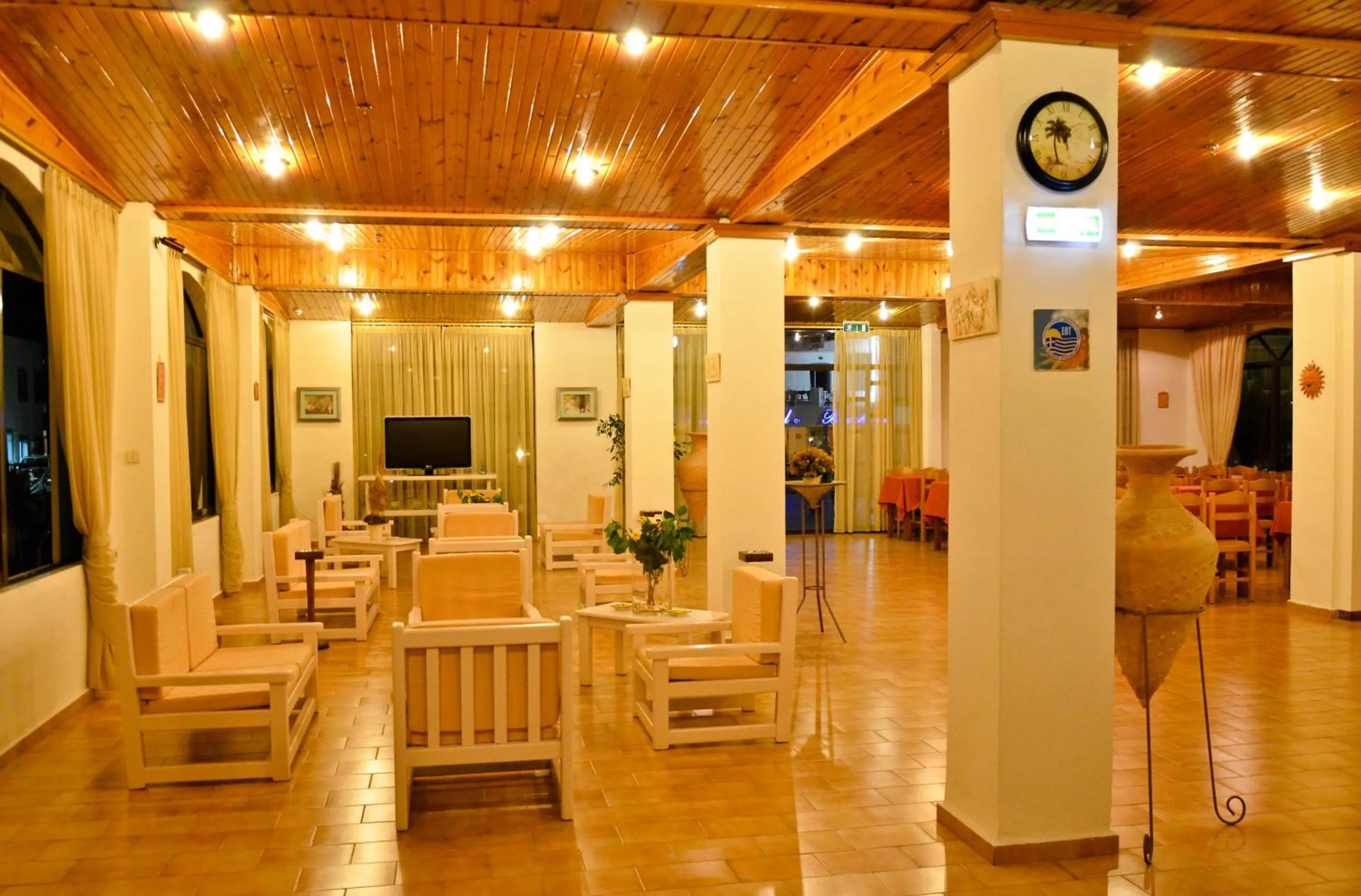 Communal lounge/ TV room in Niko Elen