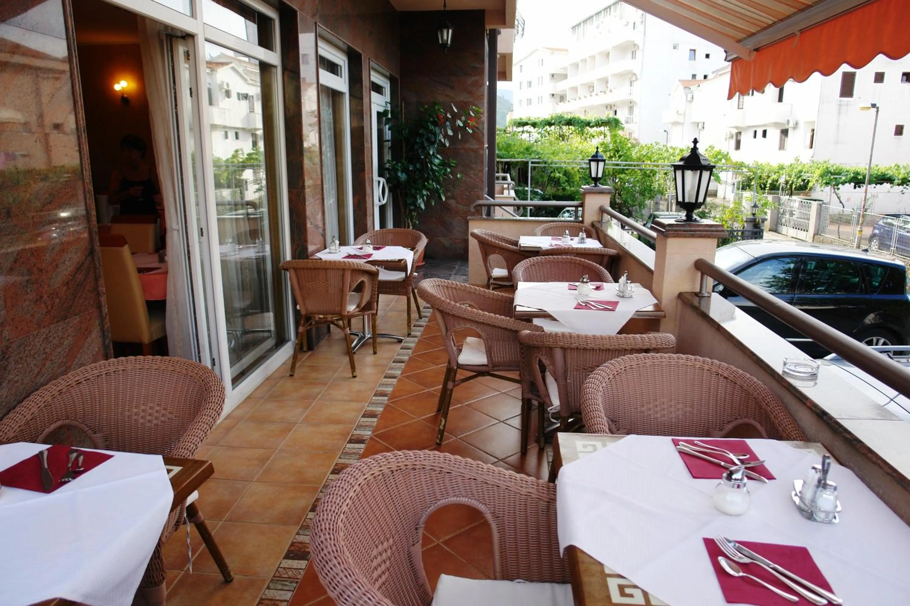 Restaurant/places to eat in Hotel Fineso