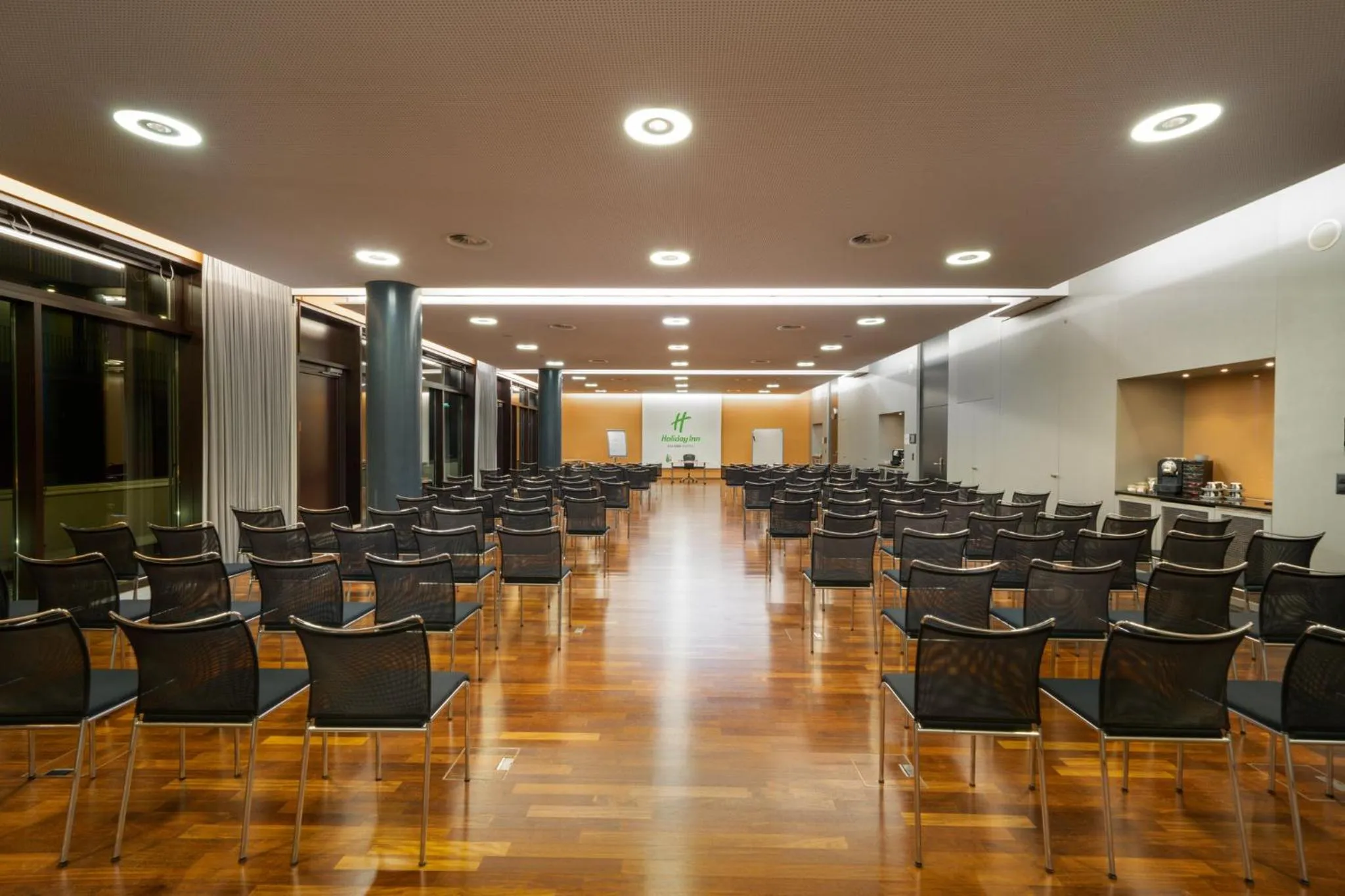 Meeting/conference room in Holiday Inn Zürich Messe by IHG