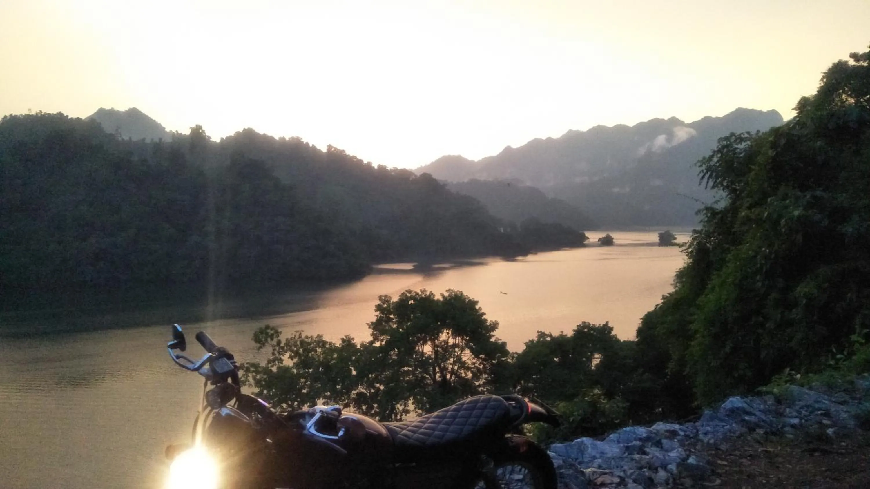 Ba Be lake-Huyền Hào Homestay