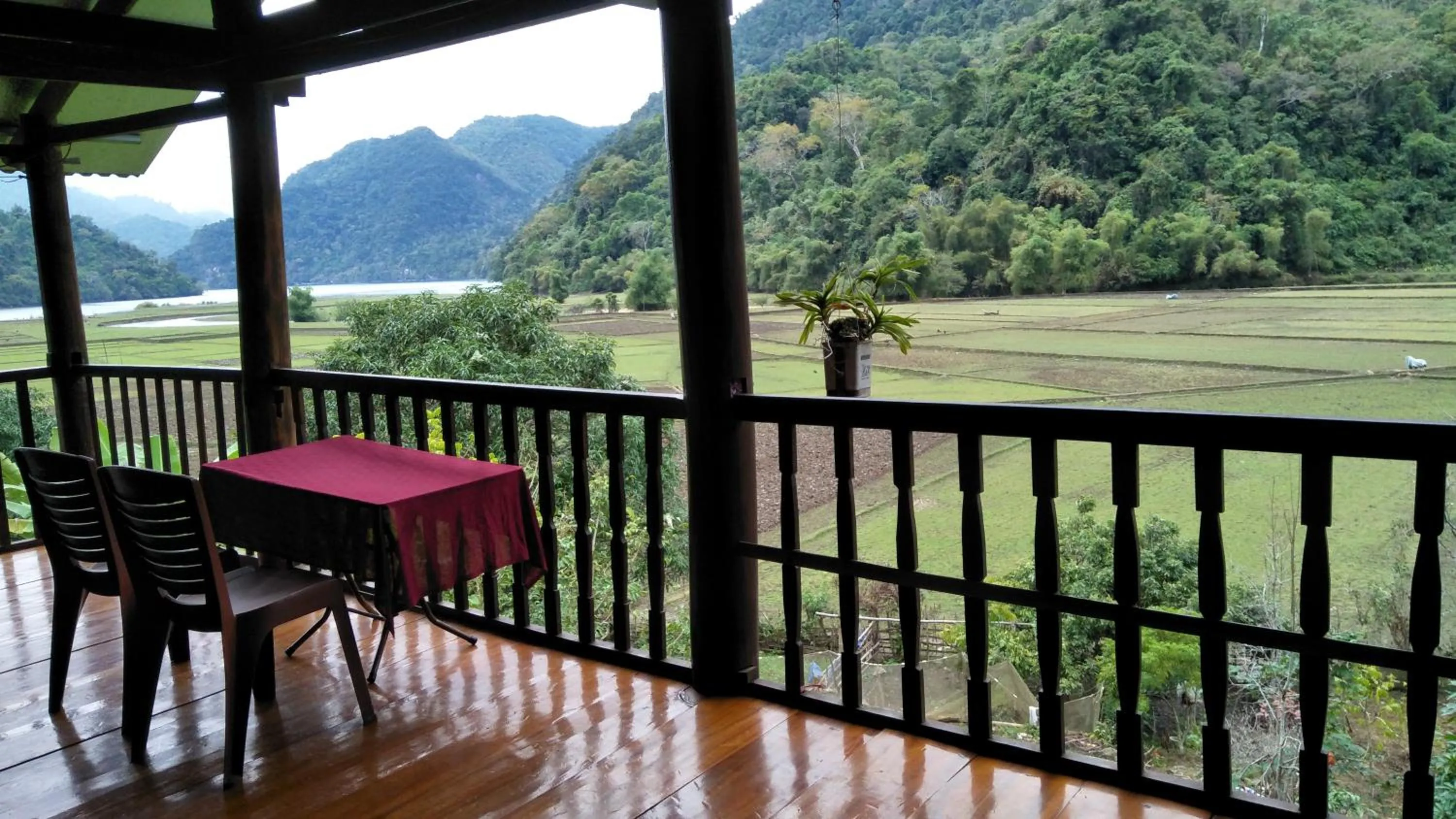 Ba Be lake-Huyền Hào Homestay