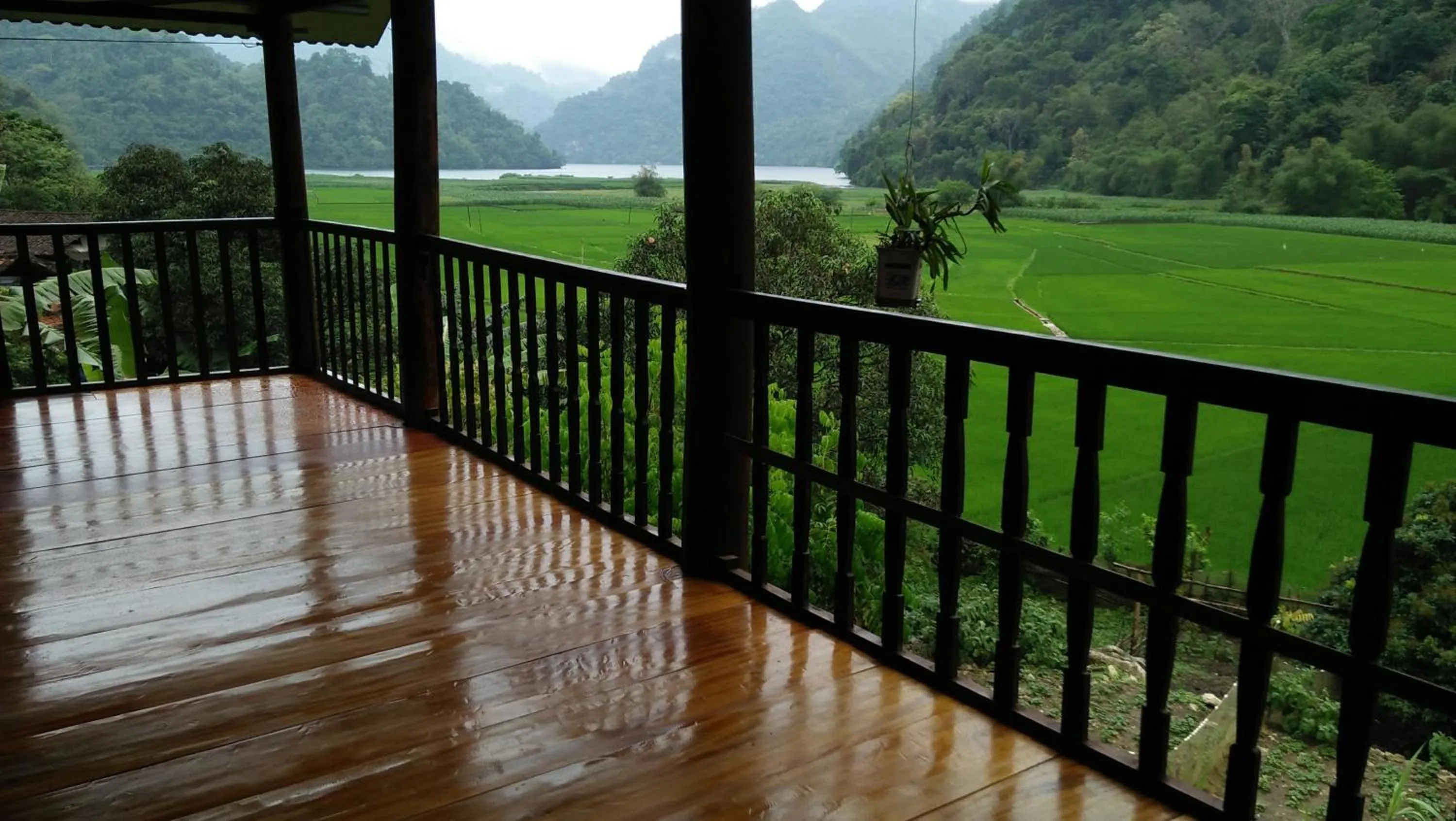 Ba Be lake-Huyền Hào Homestay