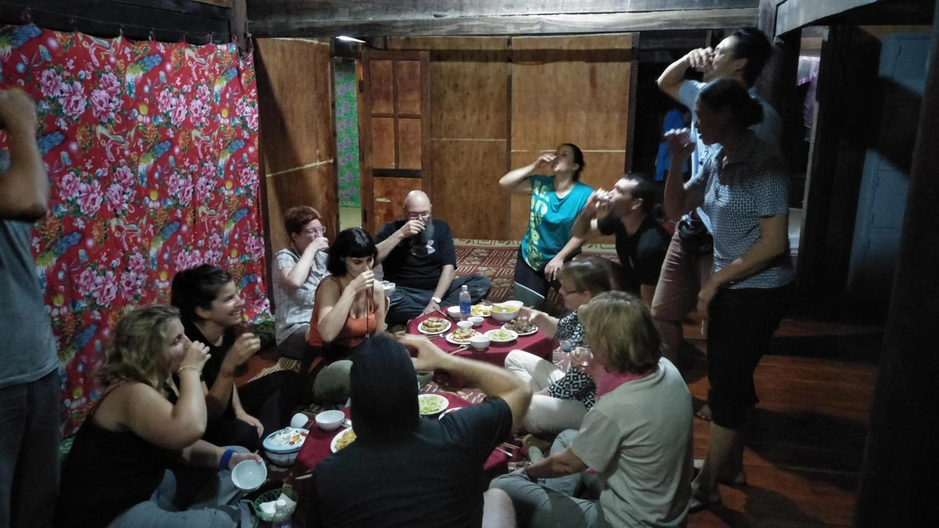 Dinner in Ba Be lake-Huyền Hào Homestay