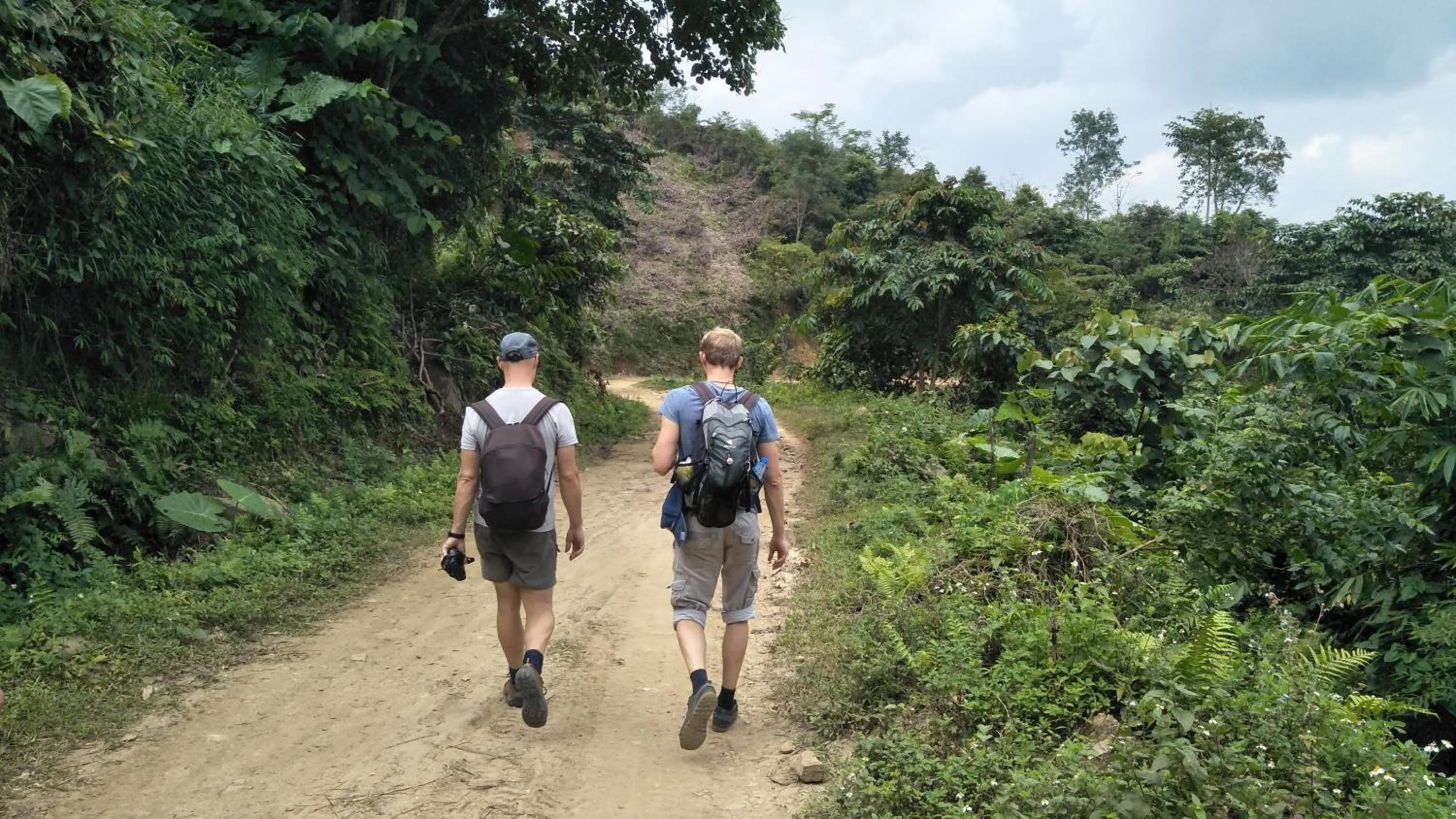 Ba Be lake-Huyền Hào Homestay