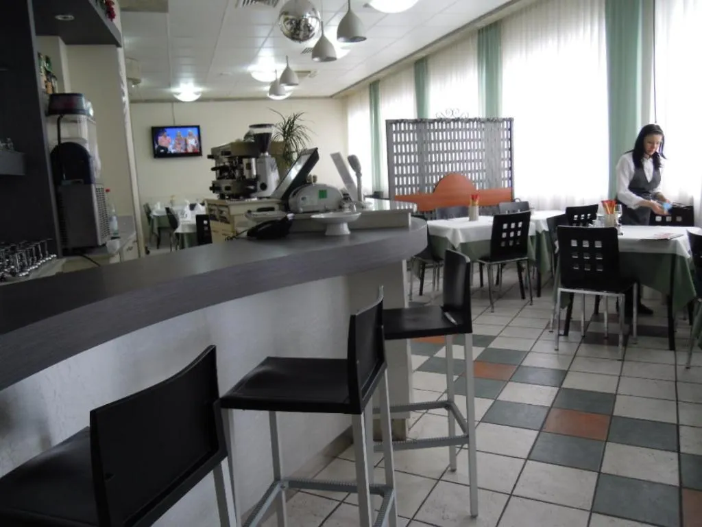 Restaurant/places to eat in Hotel La Rosta