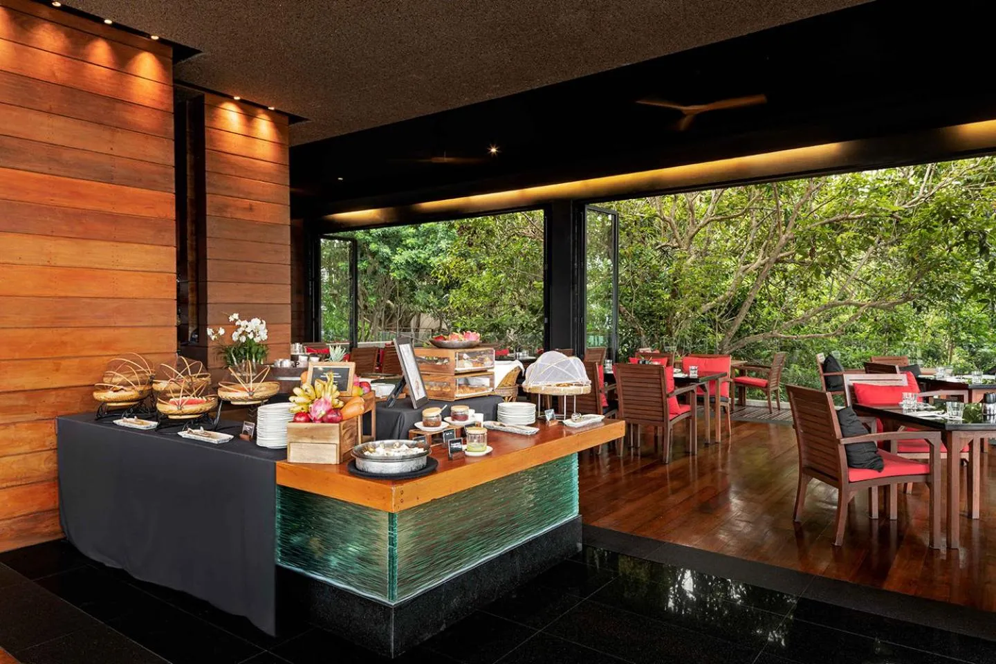 Restaurant/places to eat in Paresa Resort Phuket