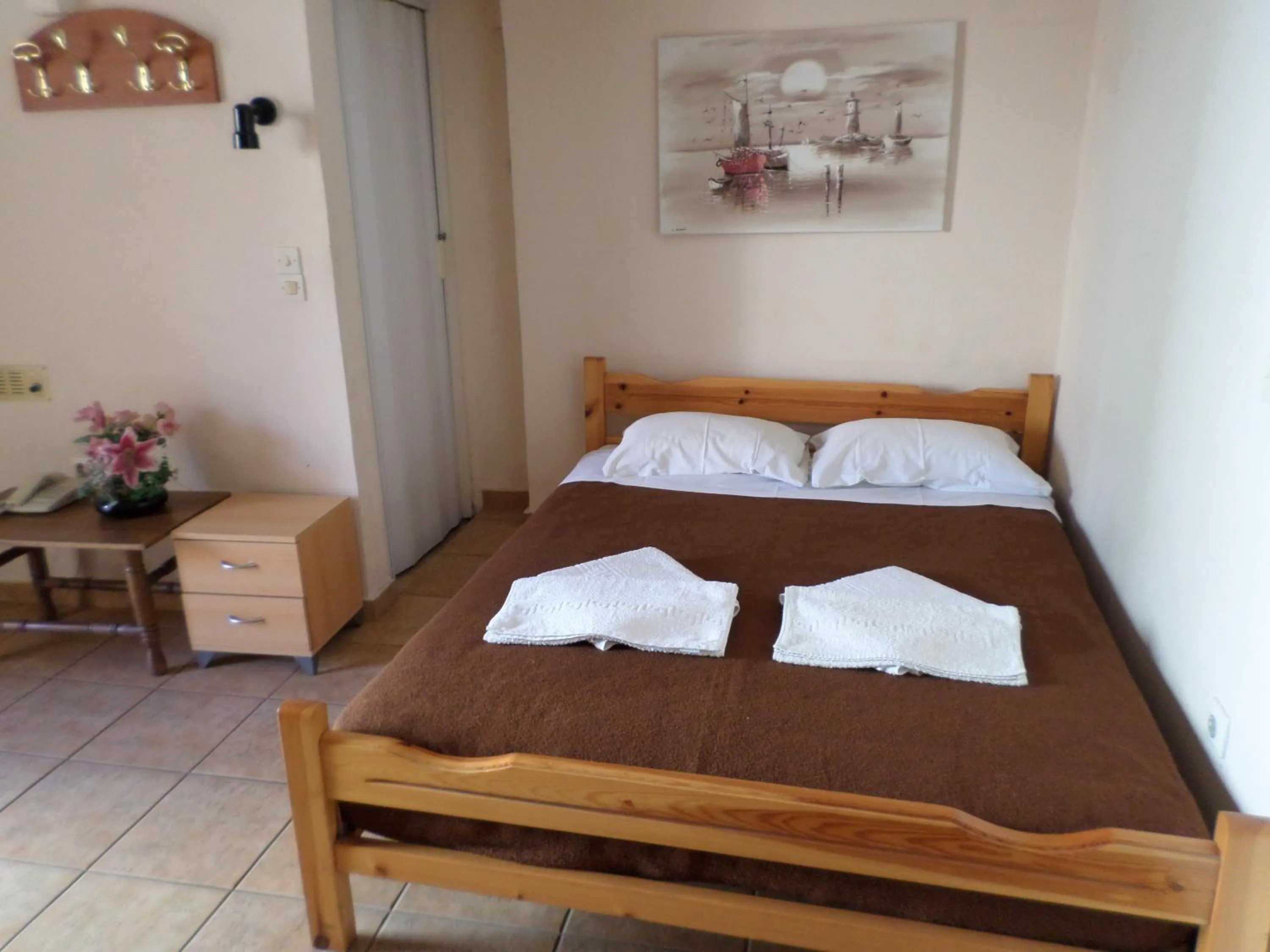 Bedroom, Bed in Tina Hotel