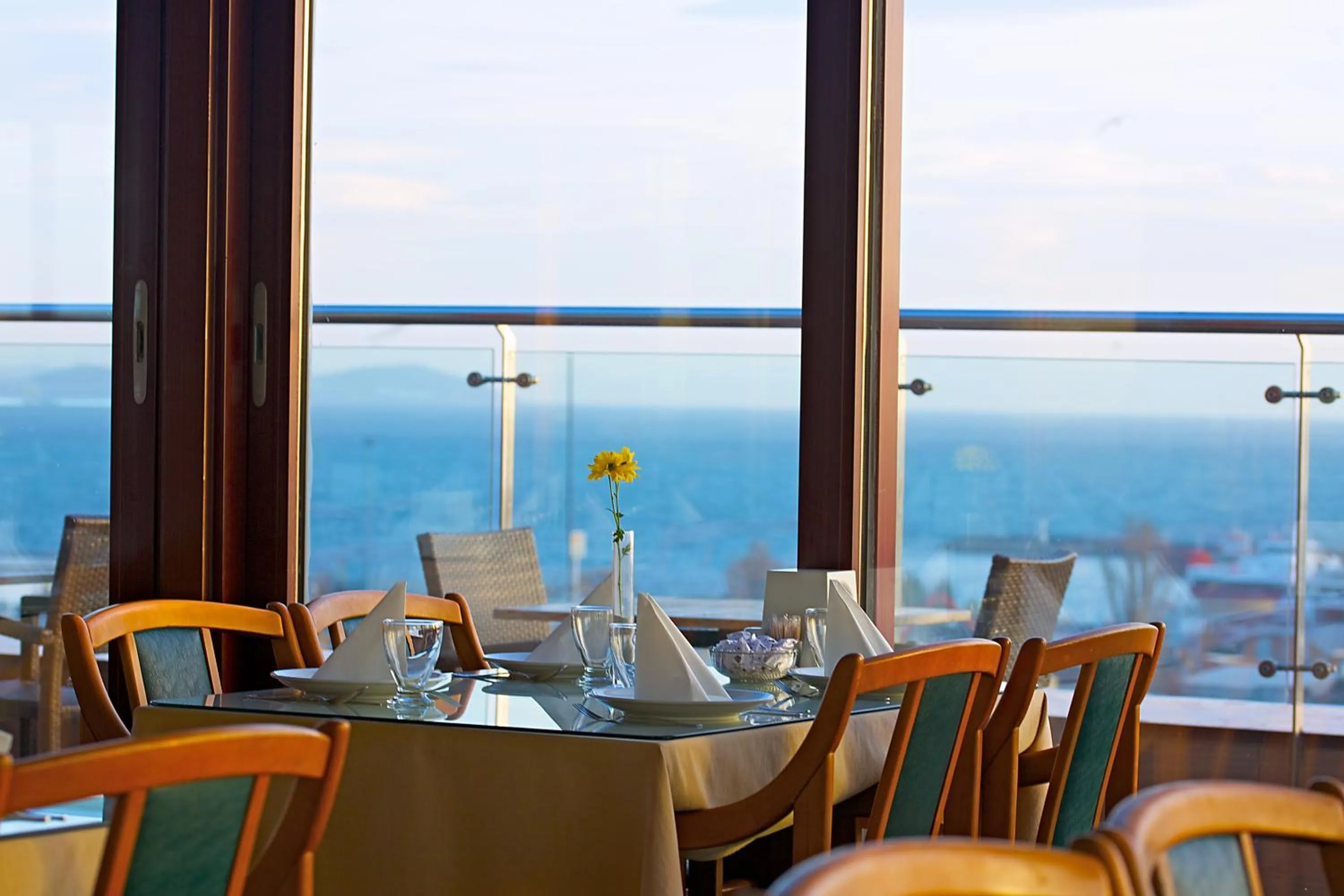 Restaurant/places to eat in Grand Madrid Hotel