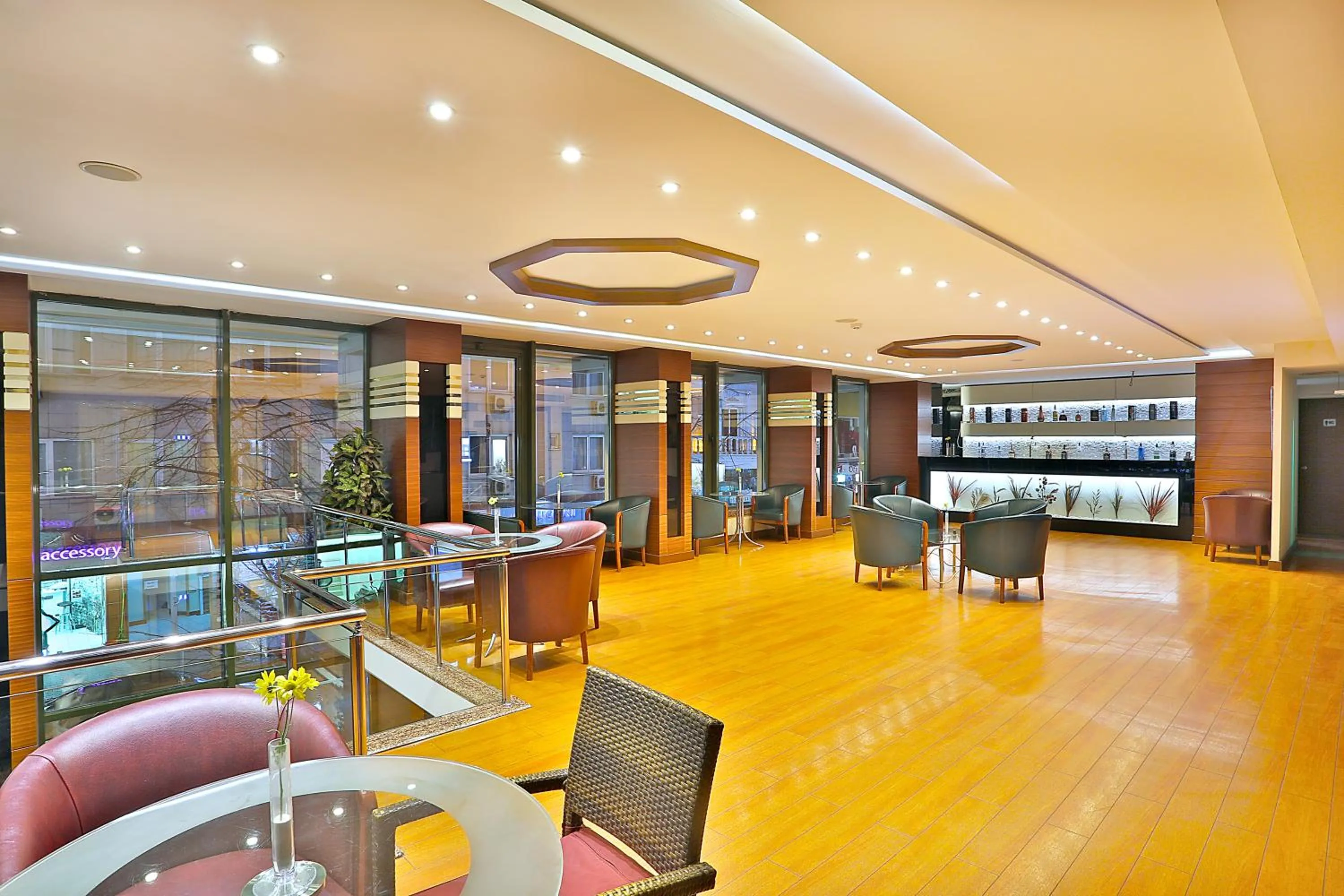 Communal lounge/ TV room in Grand Madrid Hotel