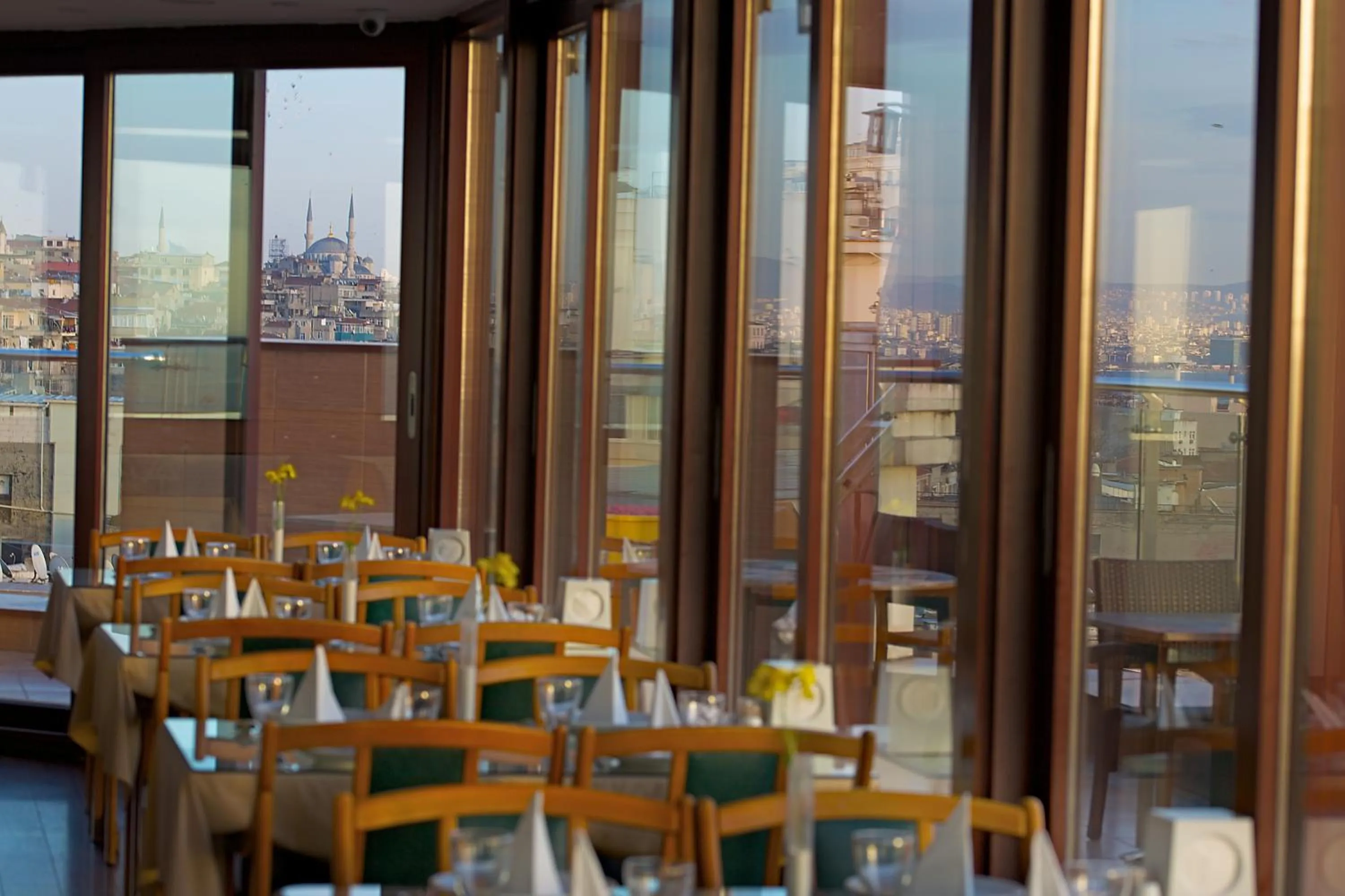 Restaurant/places to eat in Grand Madrid Hotel