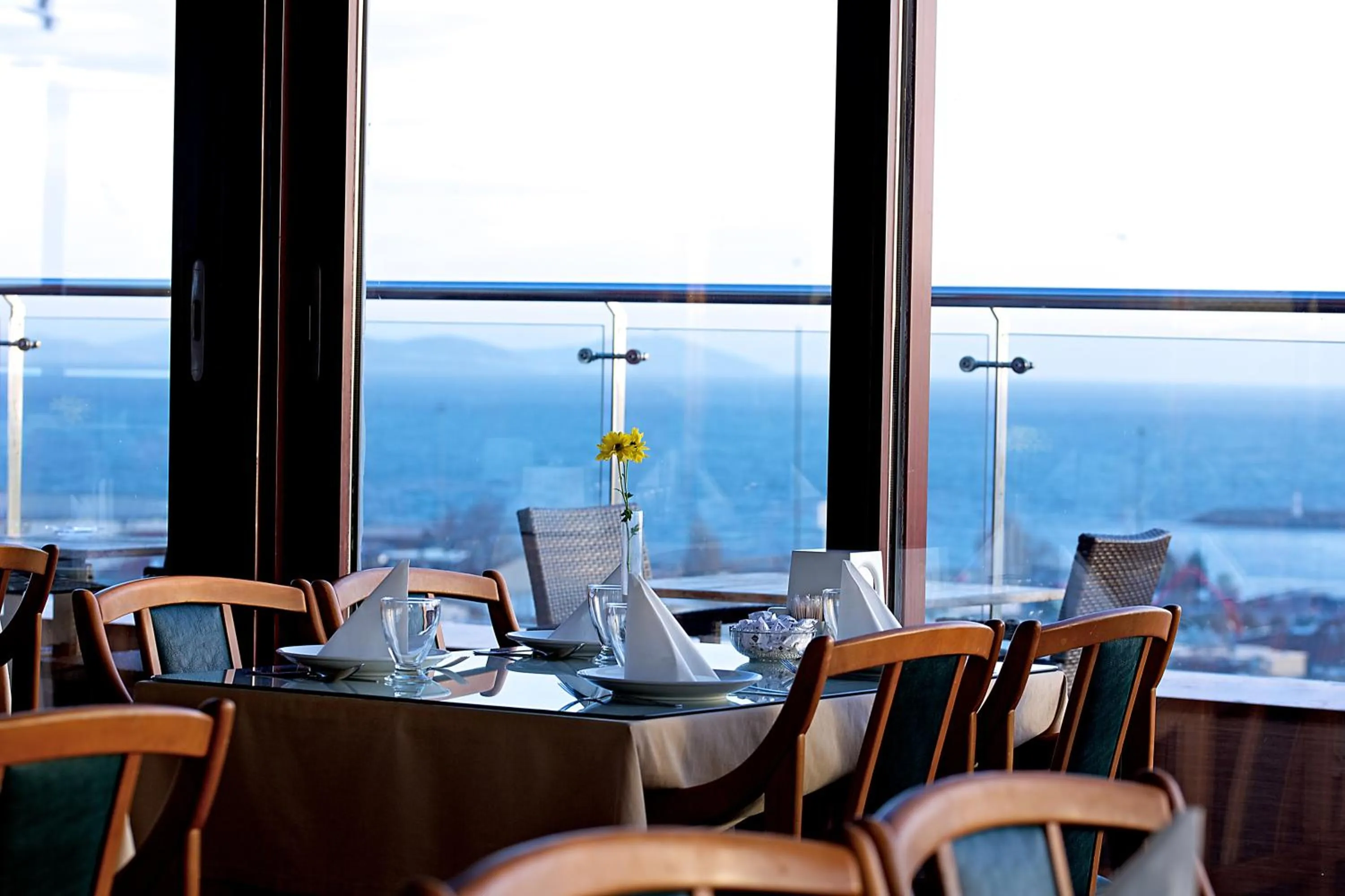 Restaurant/places to eat in Grand Madrid Hotel