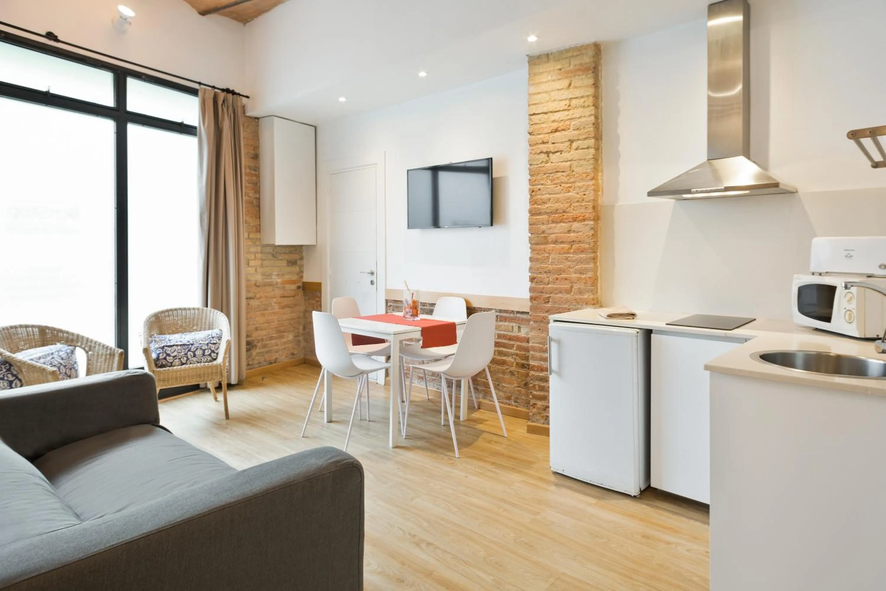 TV and multimedia in BcnStop Parc Güell