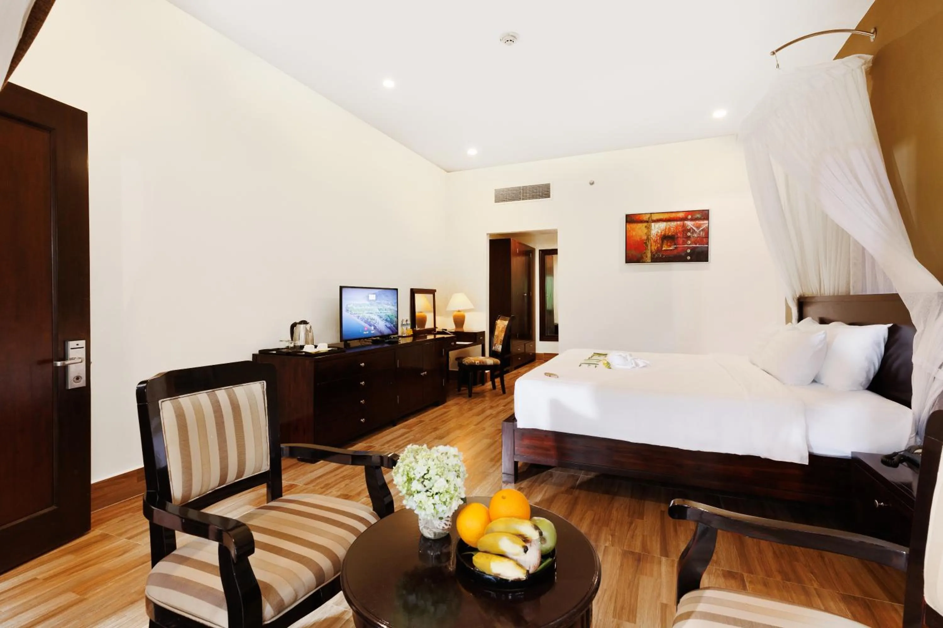 View (from property/room), Bed in Diamond Bay Resort & Spa