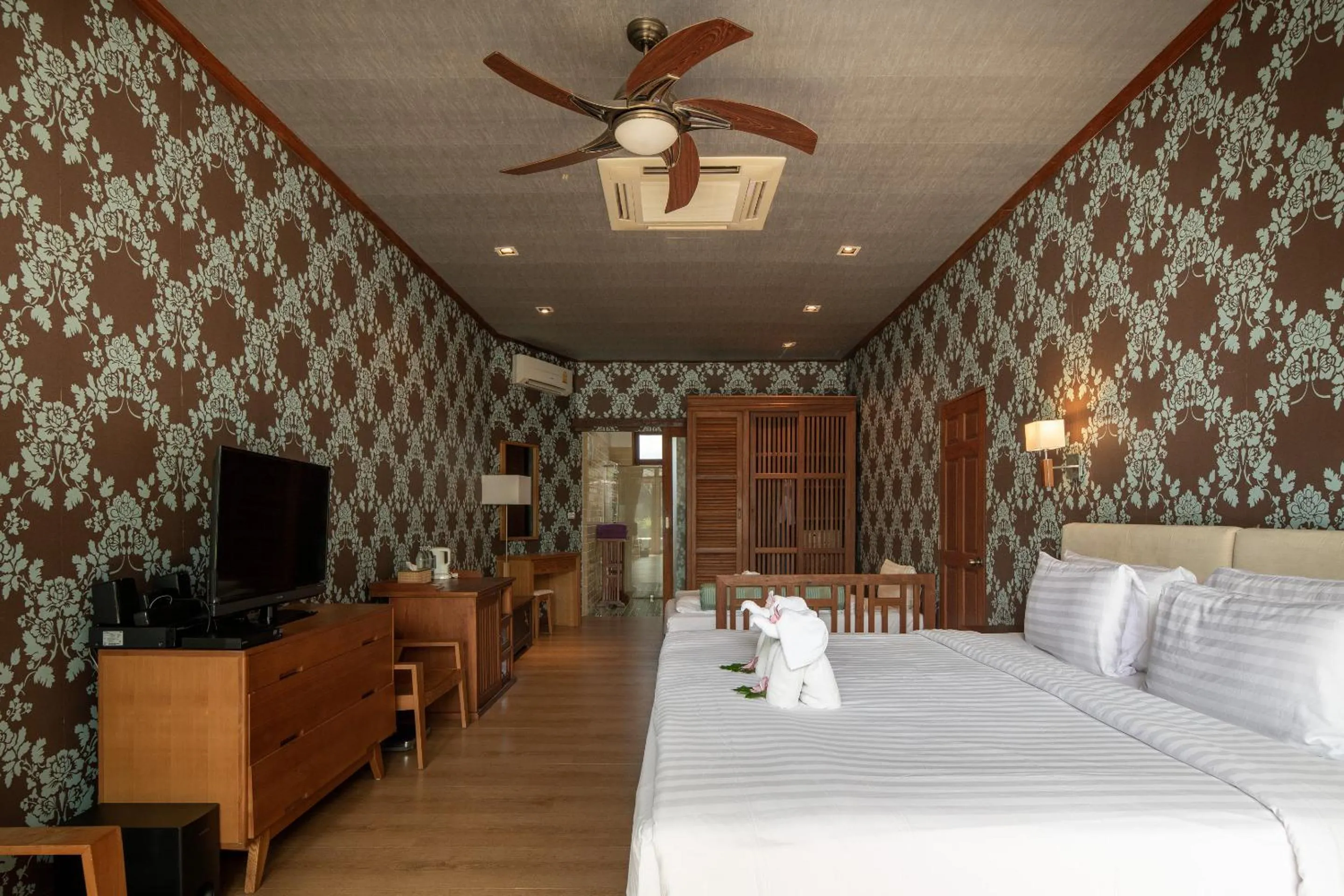 TV and multimedia, Bed in GajaPuri Resort Koh Chang