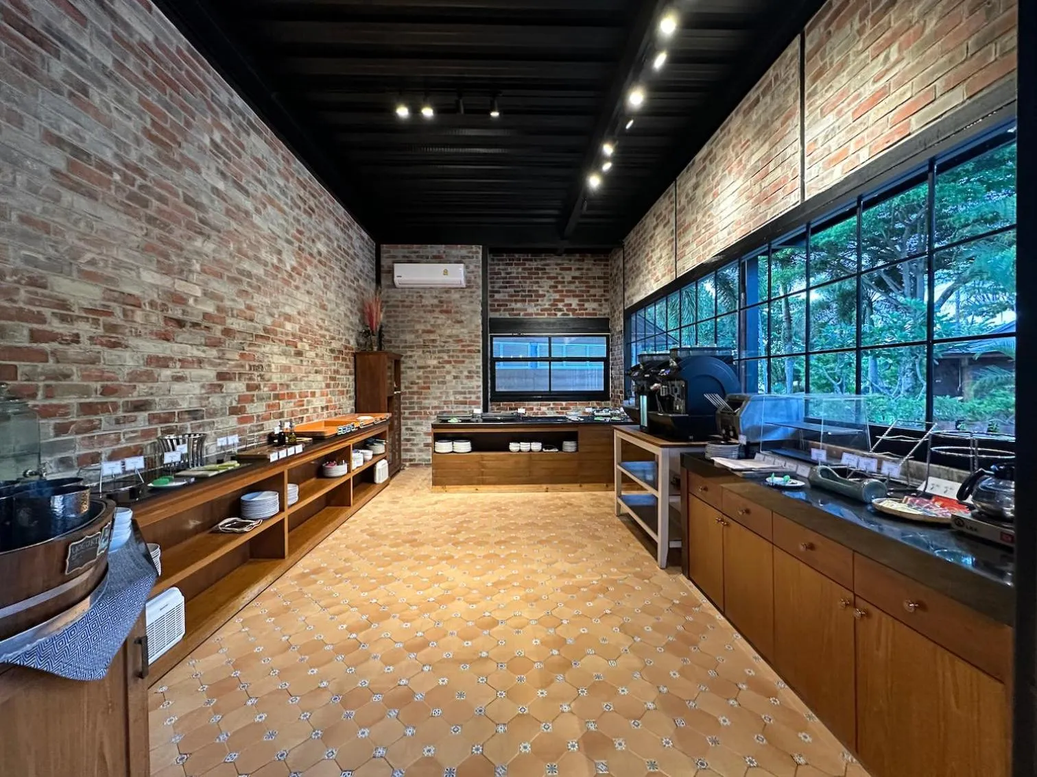 Restaurant/places to eat in GajaPuri Resort Koh Chang