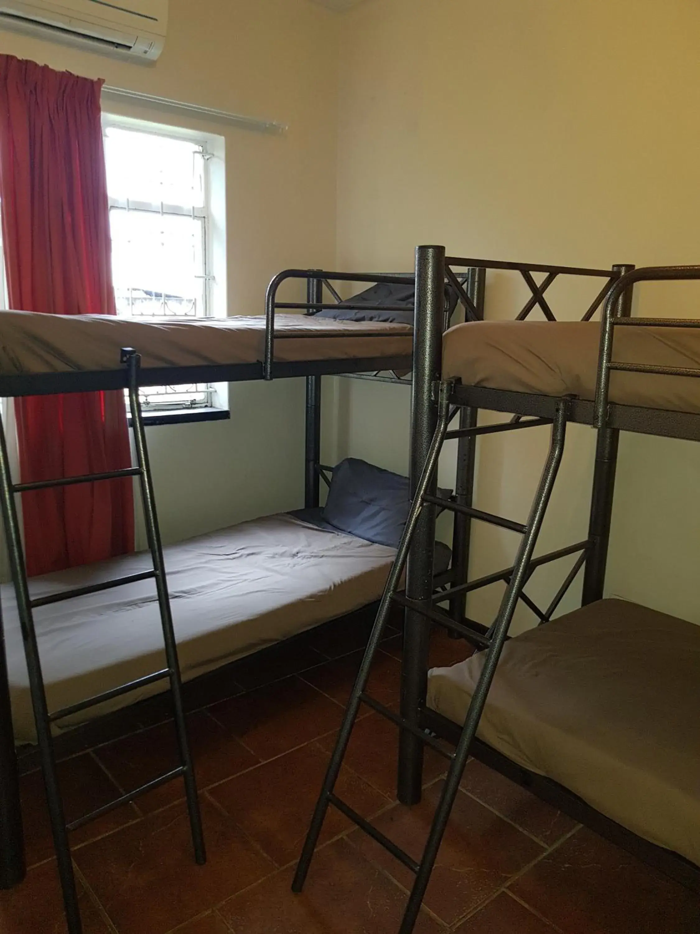 4-Bed Mixed Dormitory Room in Travel Lodge Sabie 4-Bed Mixed Dormitory Room in Travel Lodge Sabie