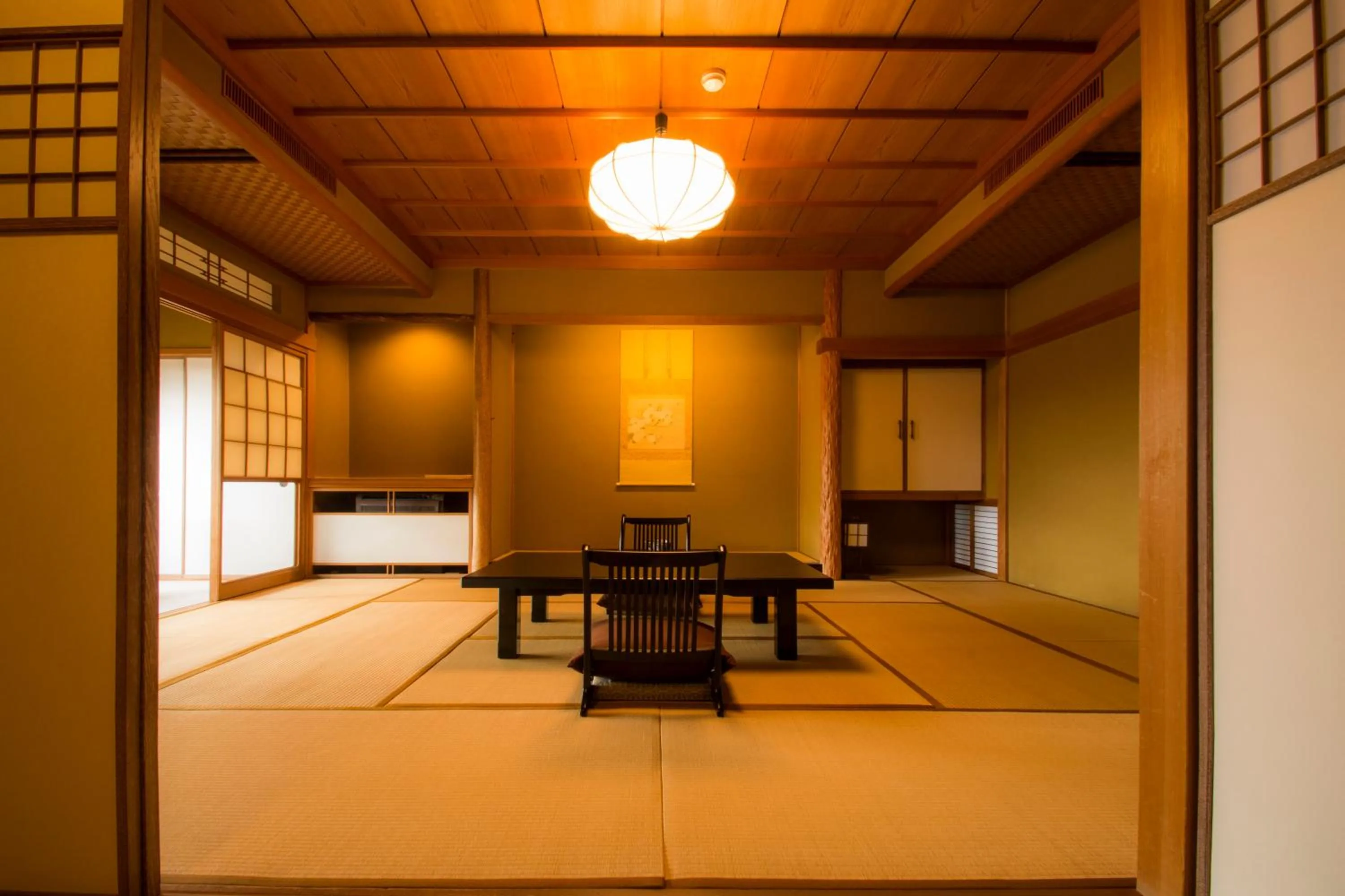 Photo of the whole room in Yamanoo