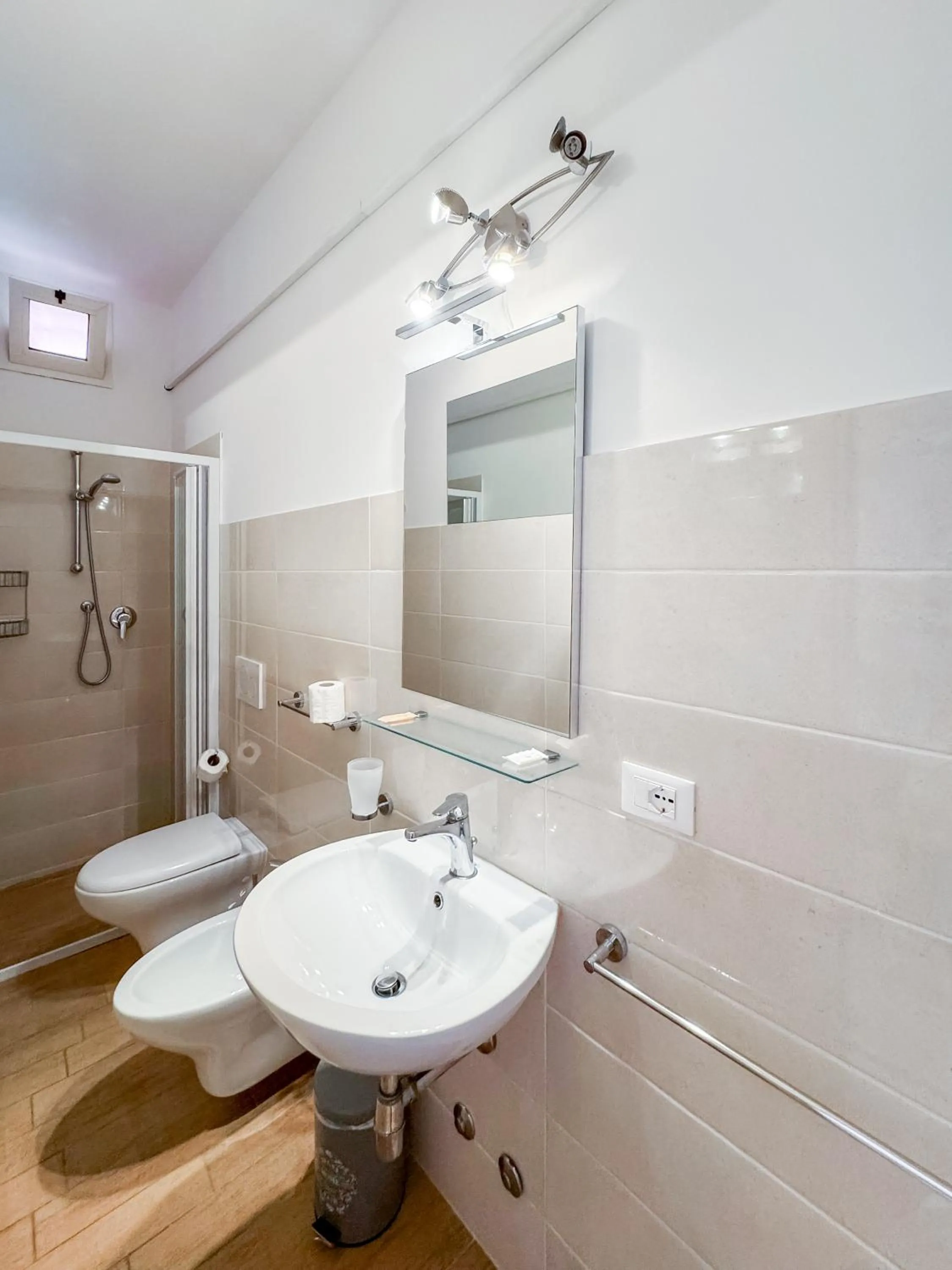 Shower in Hotel Miramare