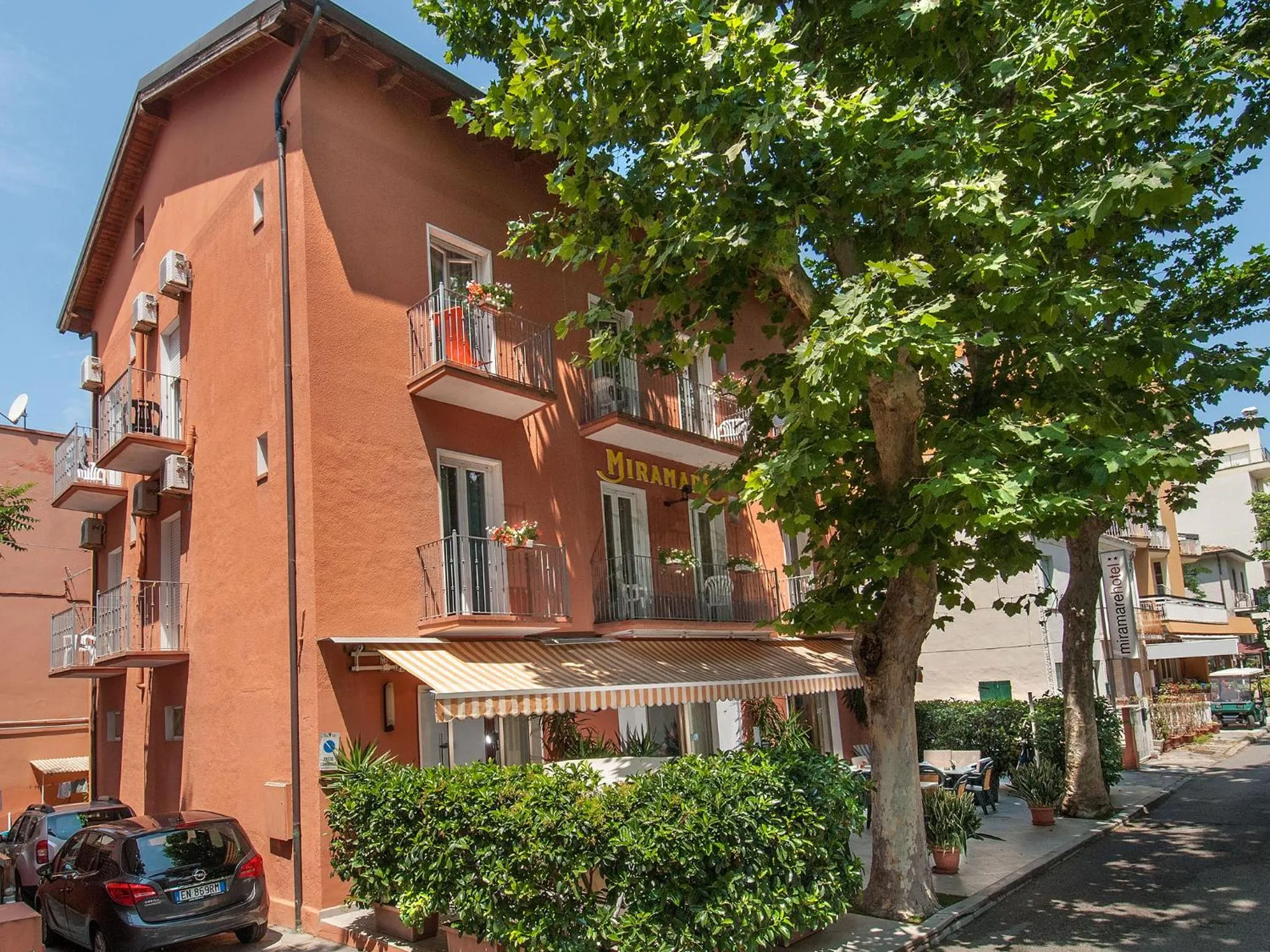 Facade/entrance in Hotel Miramare