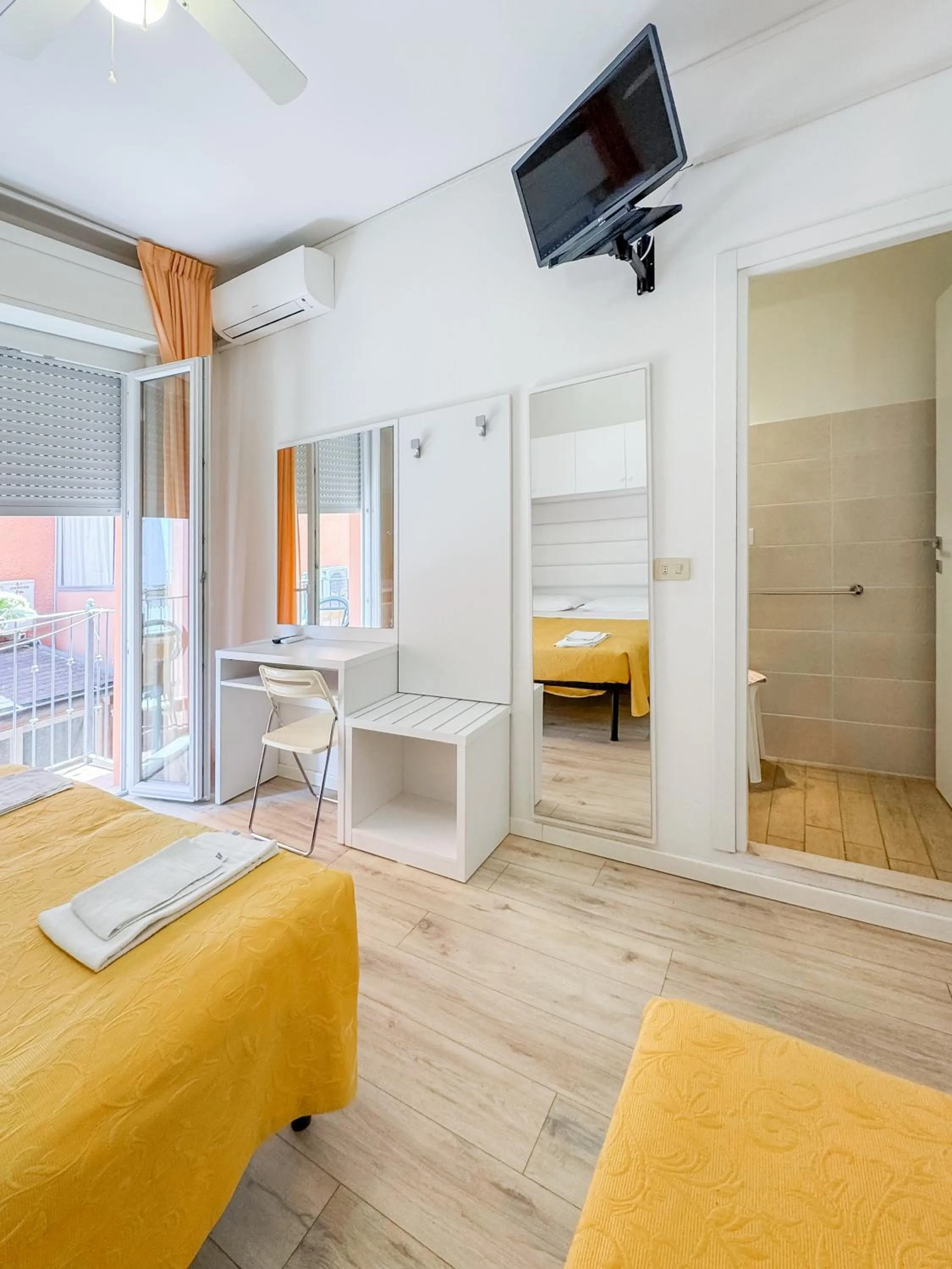 Photo of the whole room in Hotel Miramare