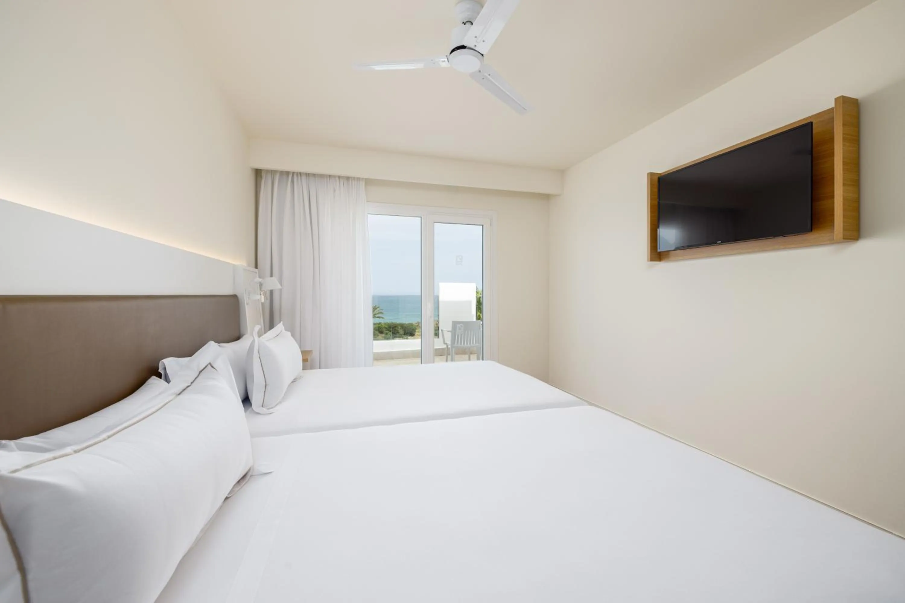 Coffee/tea facilities, Bed in Mojacar Playa Aquapark Hotel