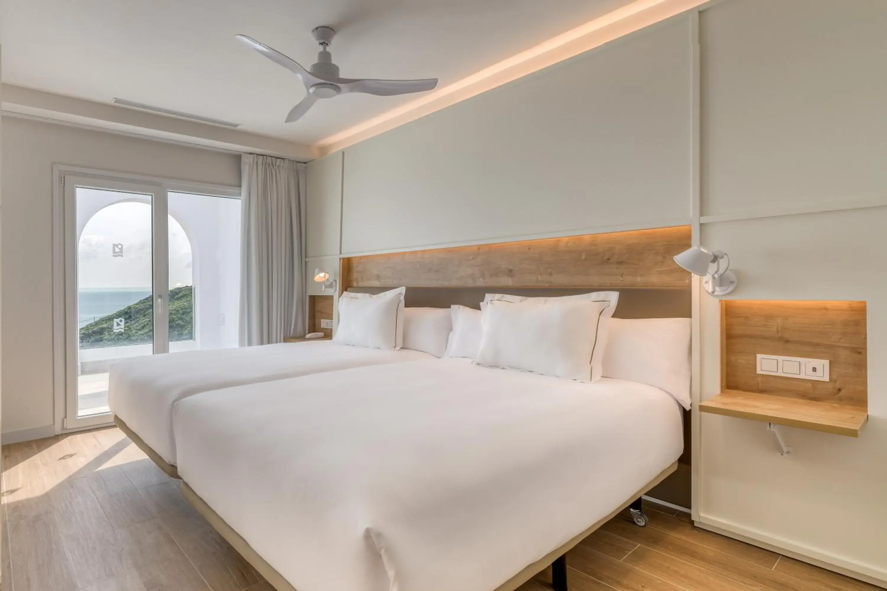 Coffee/tea facilities, Bed in Mojacar Playa Aquapark Hotel Coffee/tea facilities, Bed in Mojacar Playa Aquapark Hotel