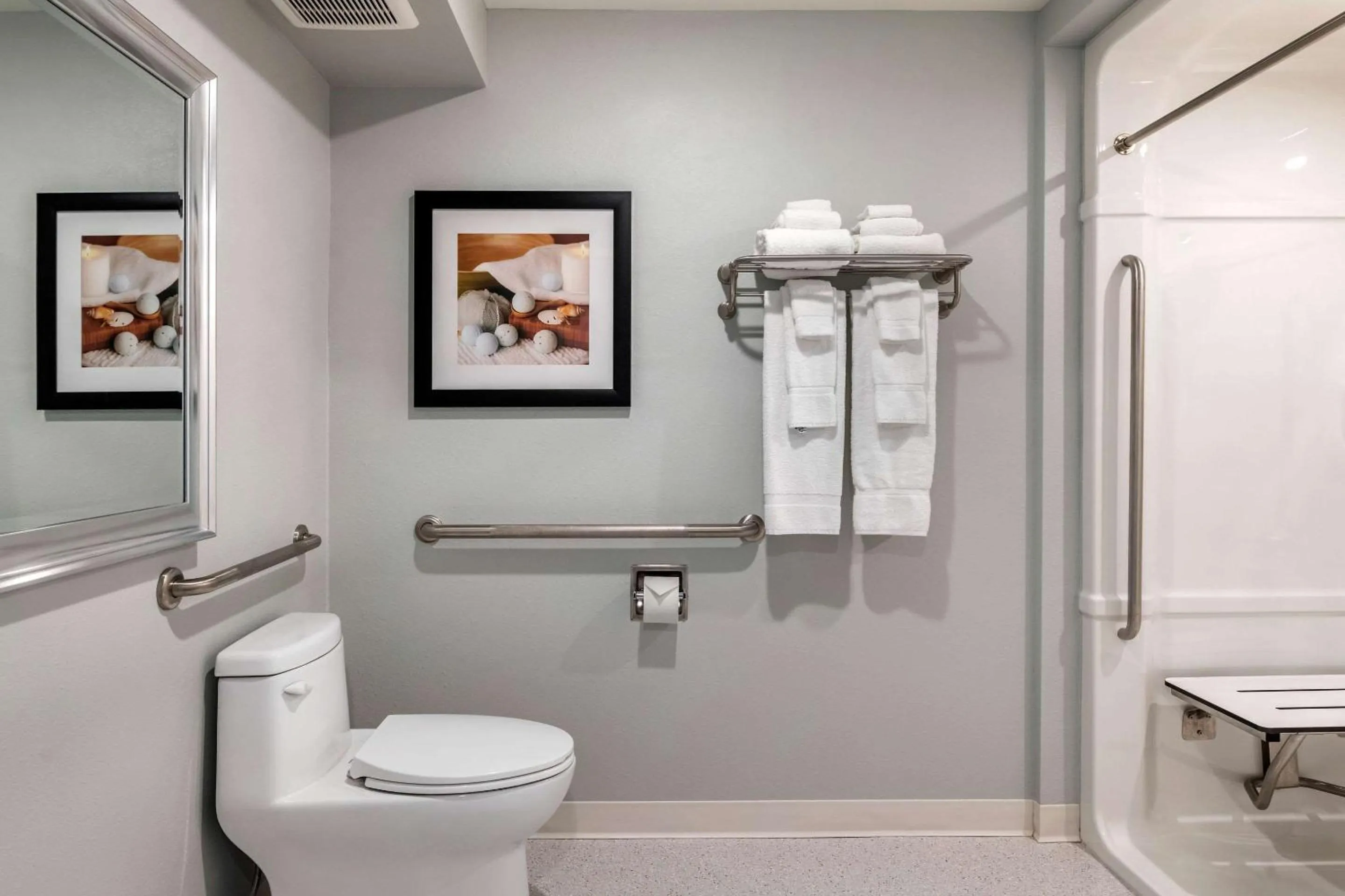 Bedroom in Quality Inn & Suites Amsterdam