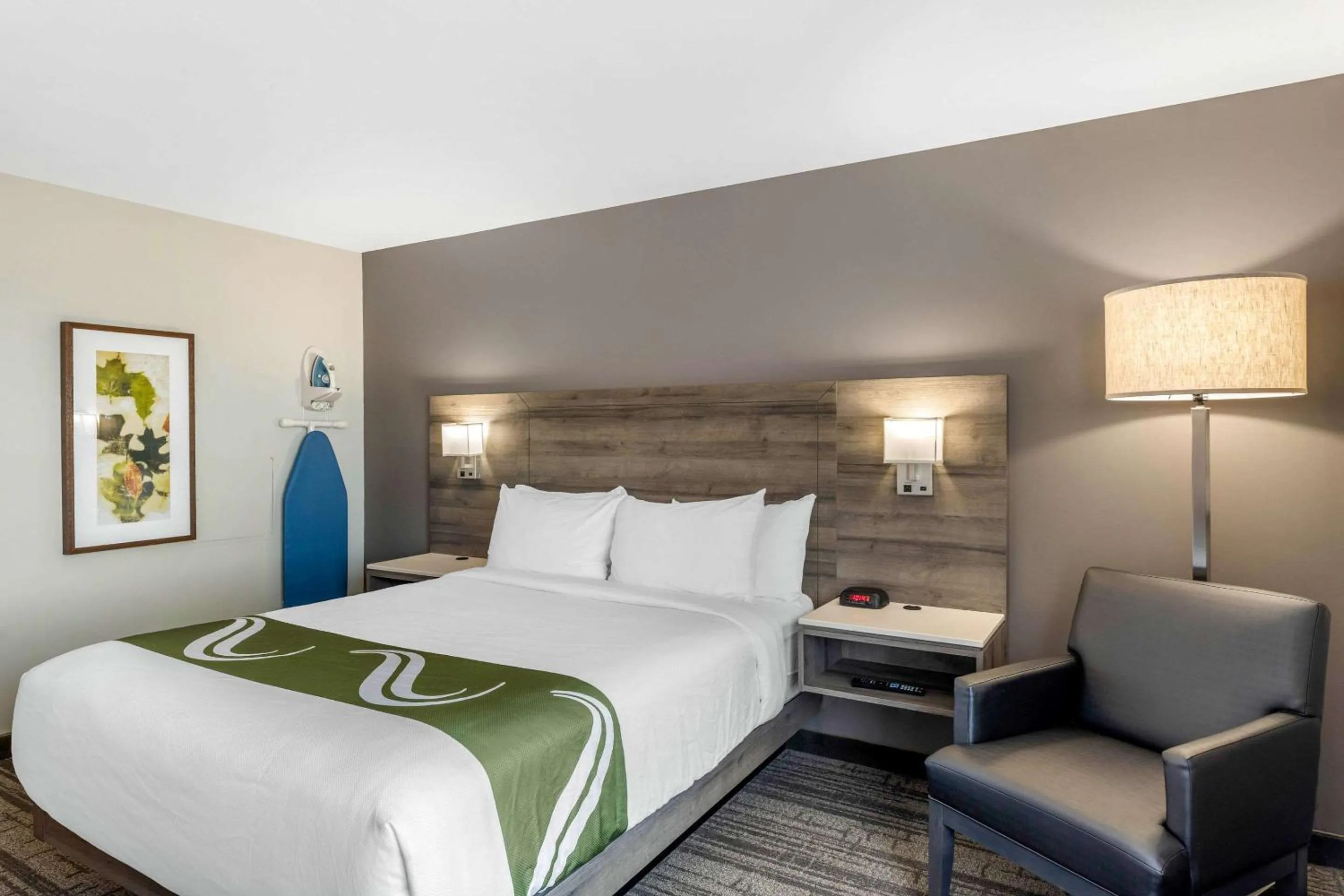 Bedroom, Bed in Quality Inn & Suites Amsterdam