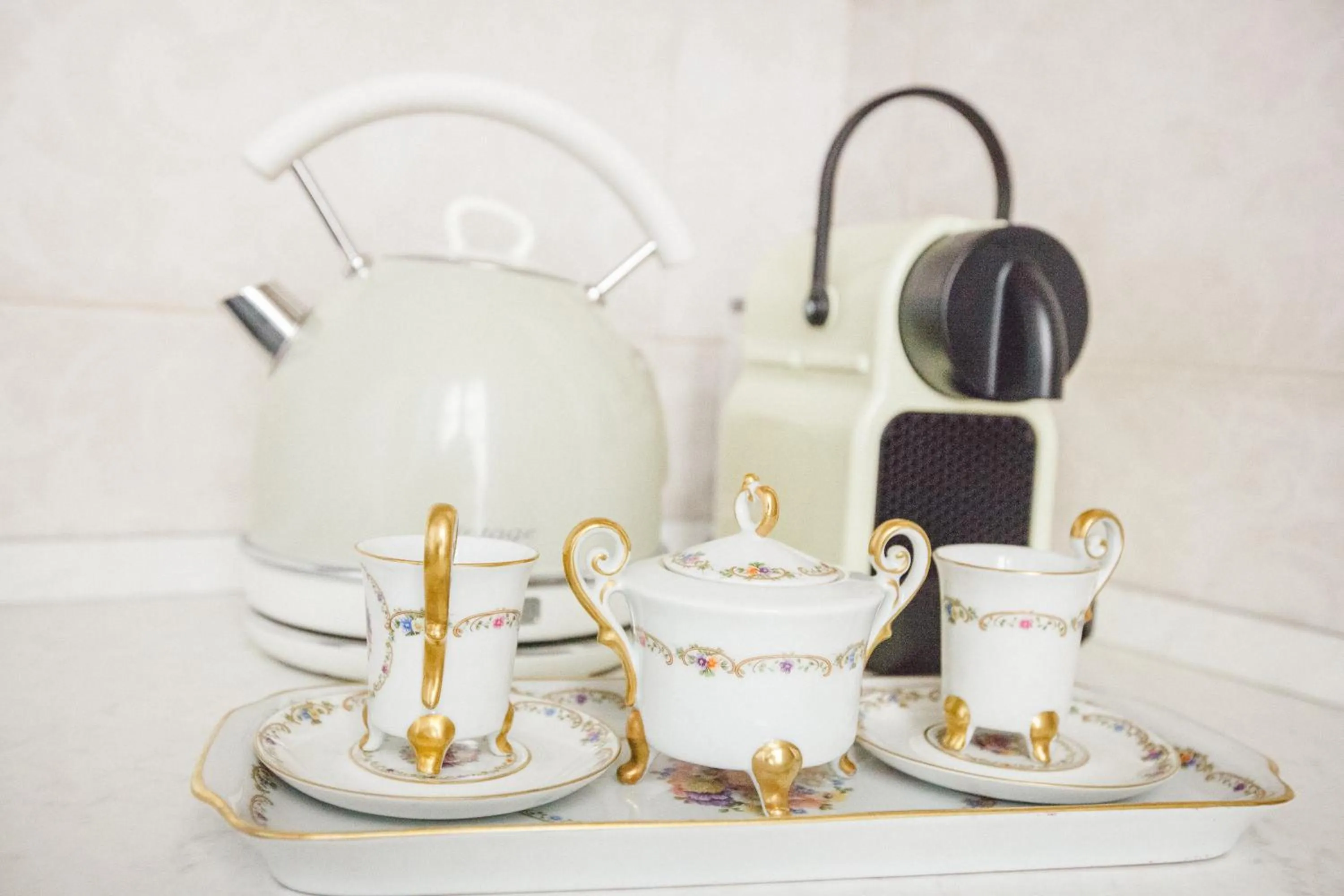 Coffee/tea facilities in Alessia's Place