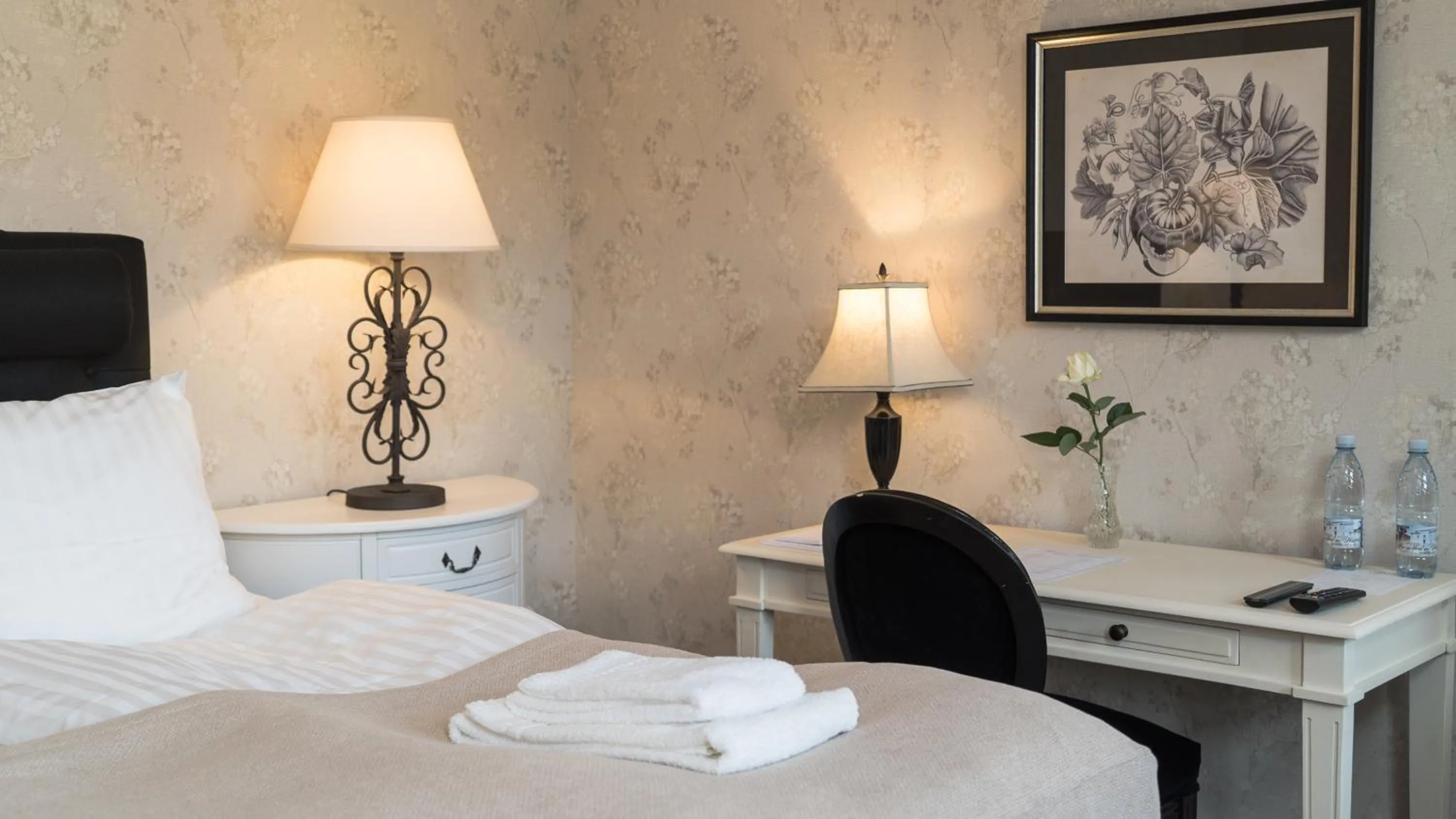 Bedroom, Bed in Bandholm Badehotel