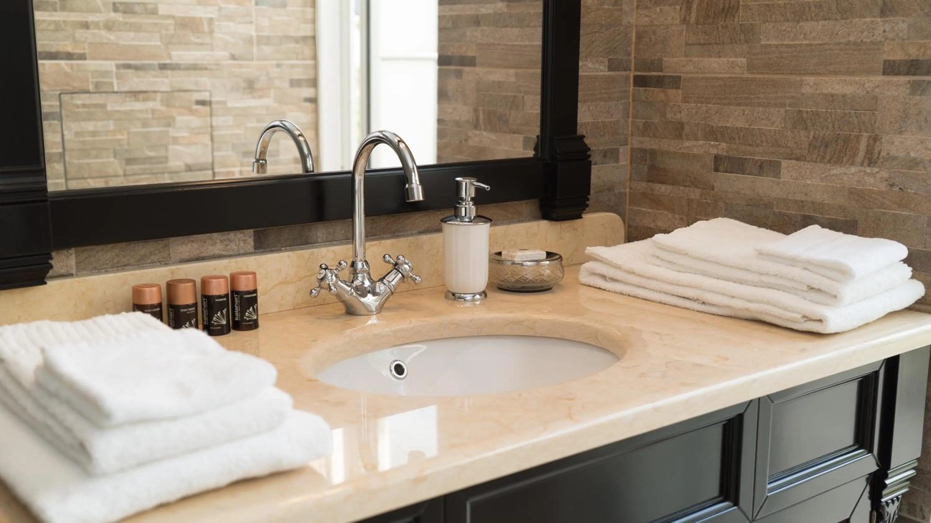 Bathroom in Bandholm Badehotel