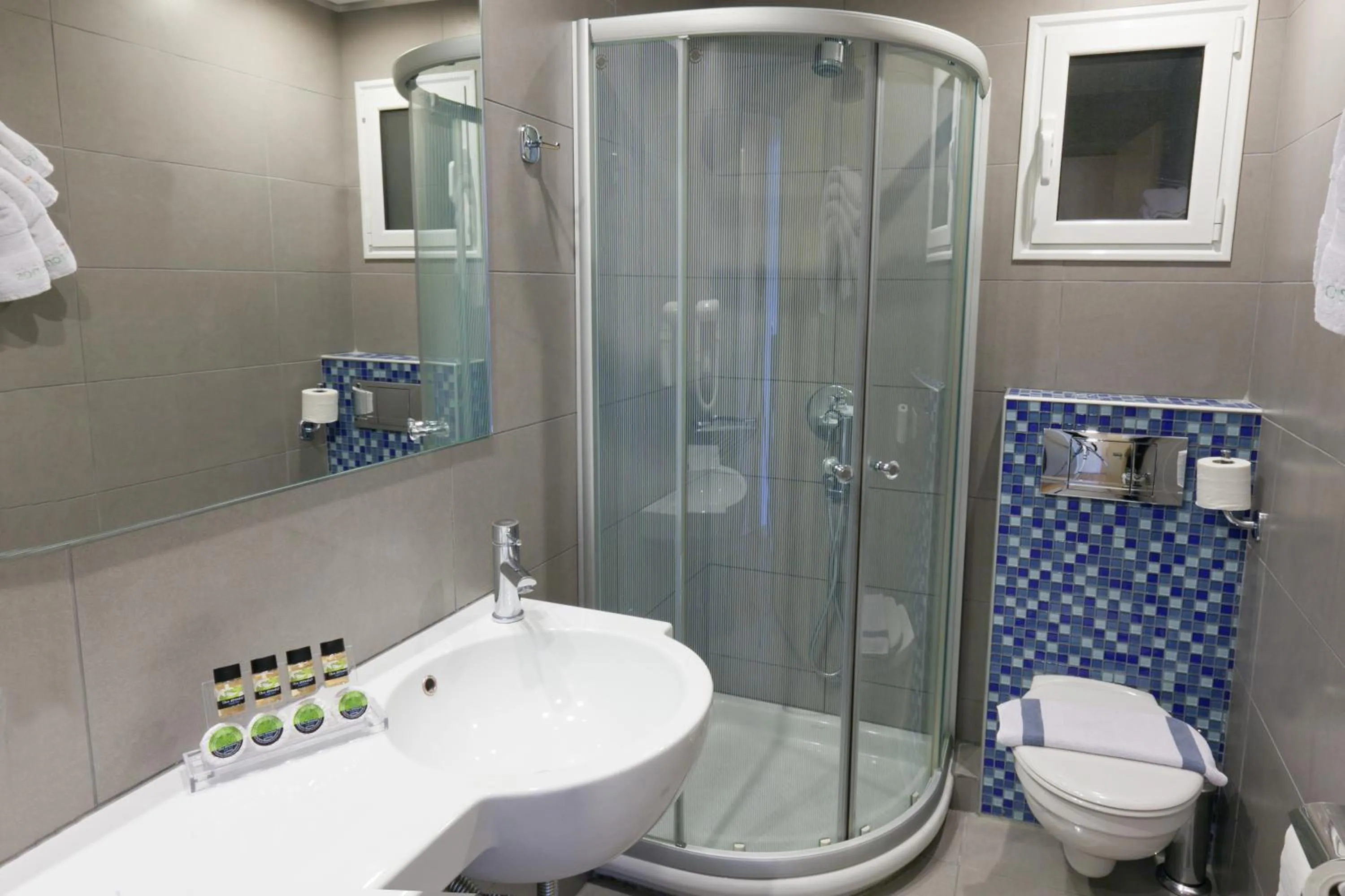 Hot Tub in Kronos Hotel