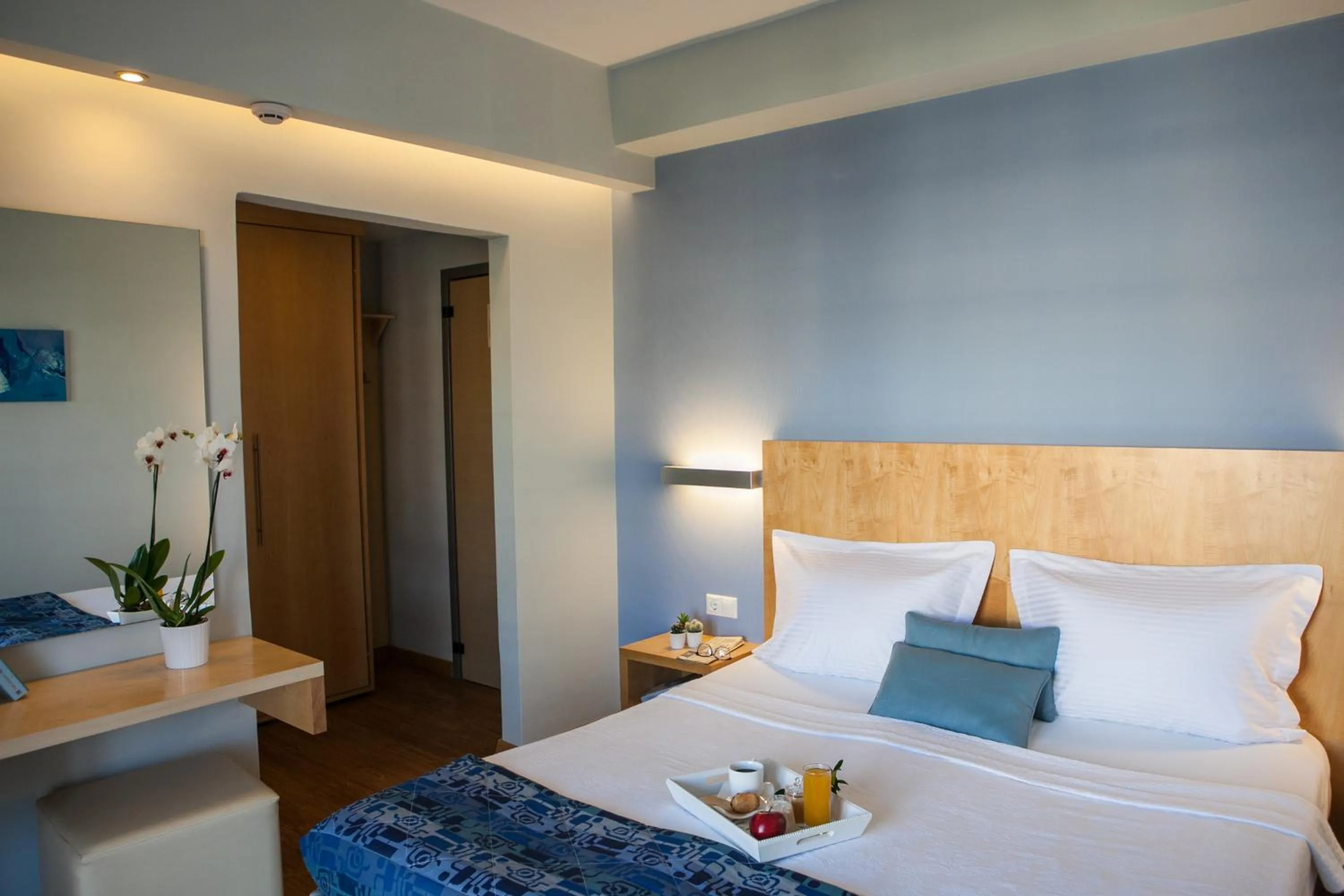 Photo of the whole room in Kronos Hotel