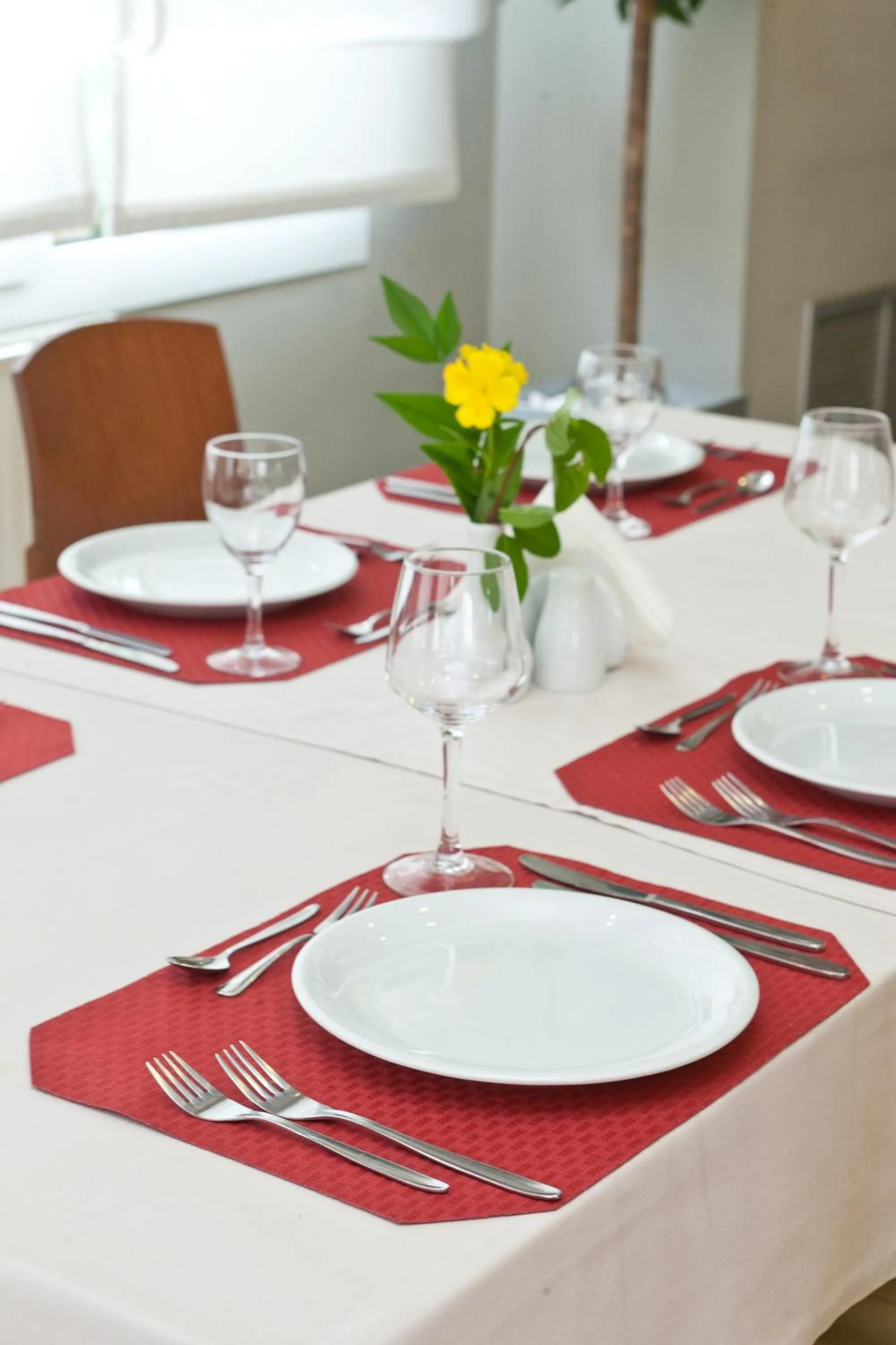 Restaurant/places to eat in Kronos Hotel